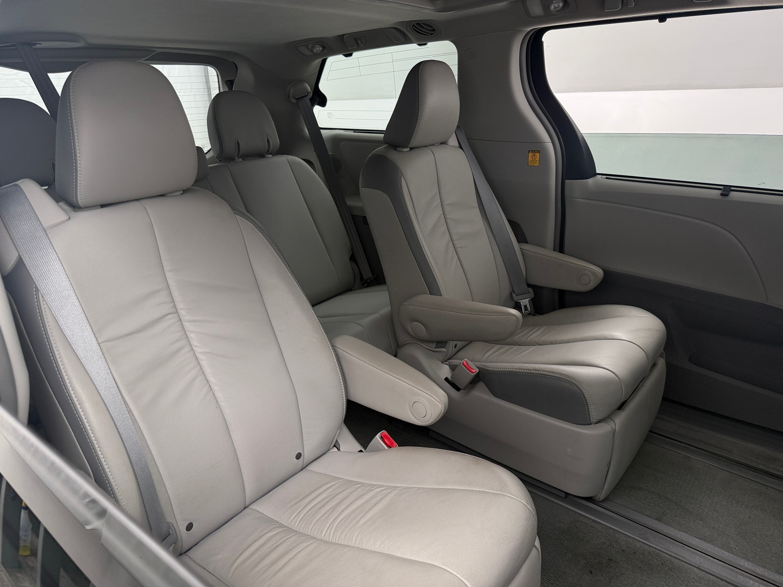 Thumbnail: 2012 Toyota Sienna - 6