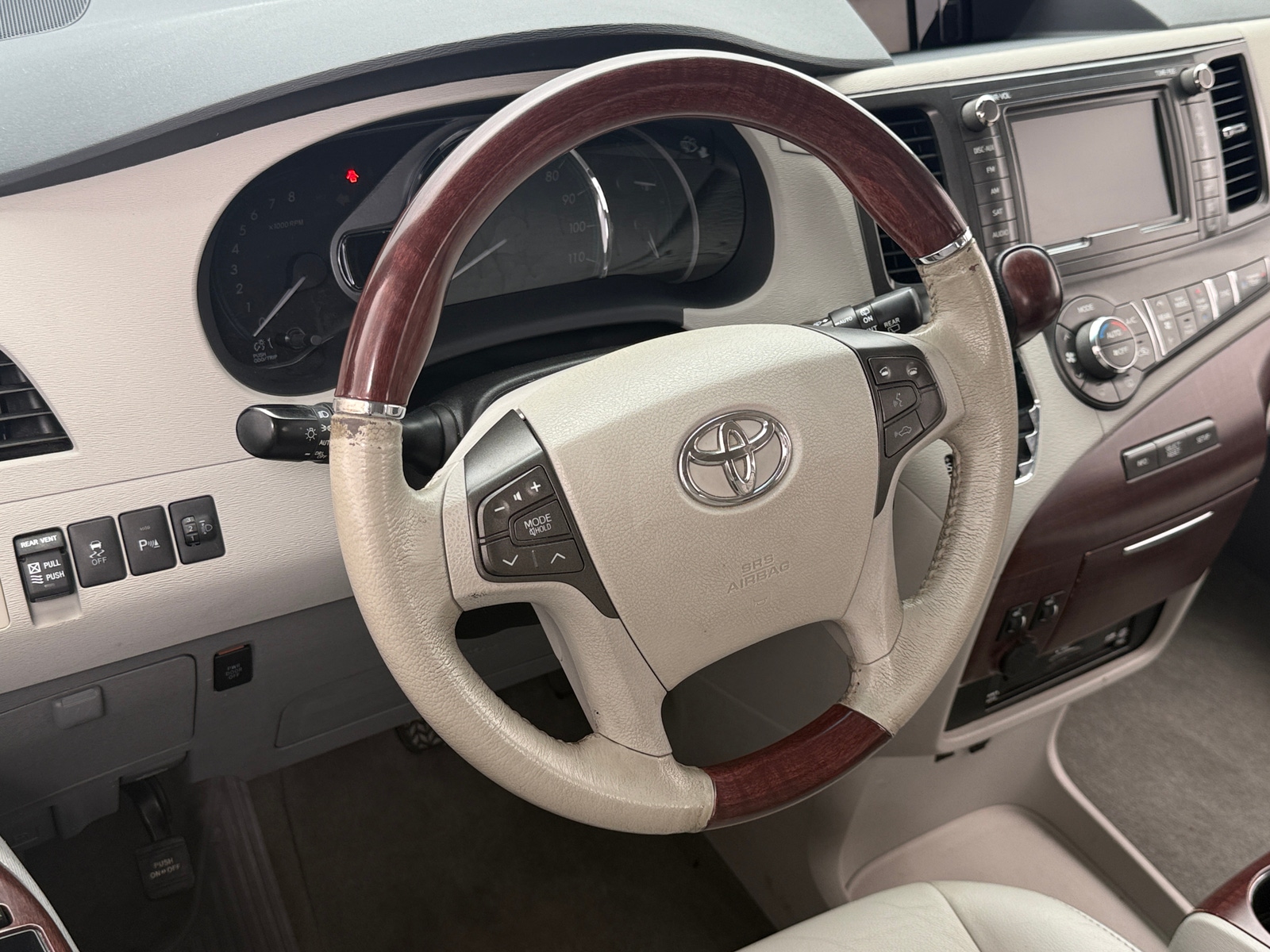 Thumbnail: 2012 Toyota Sienna - 5