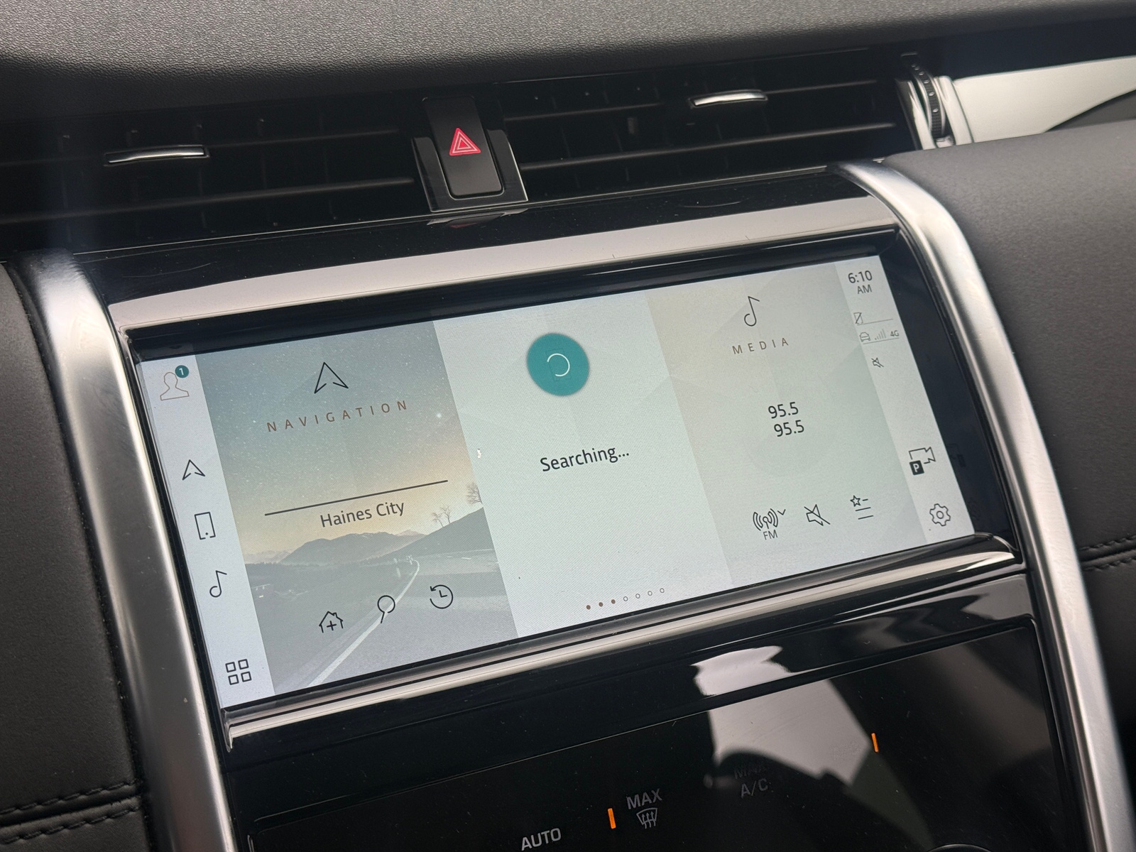 Thumbnail: 2021 Land Rover Discovery Sport - 3