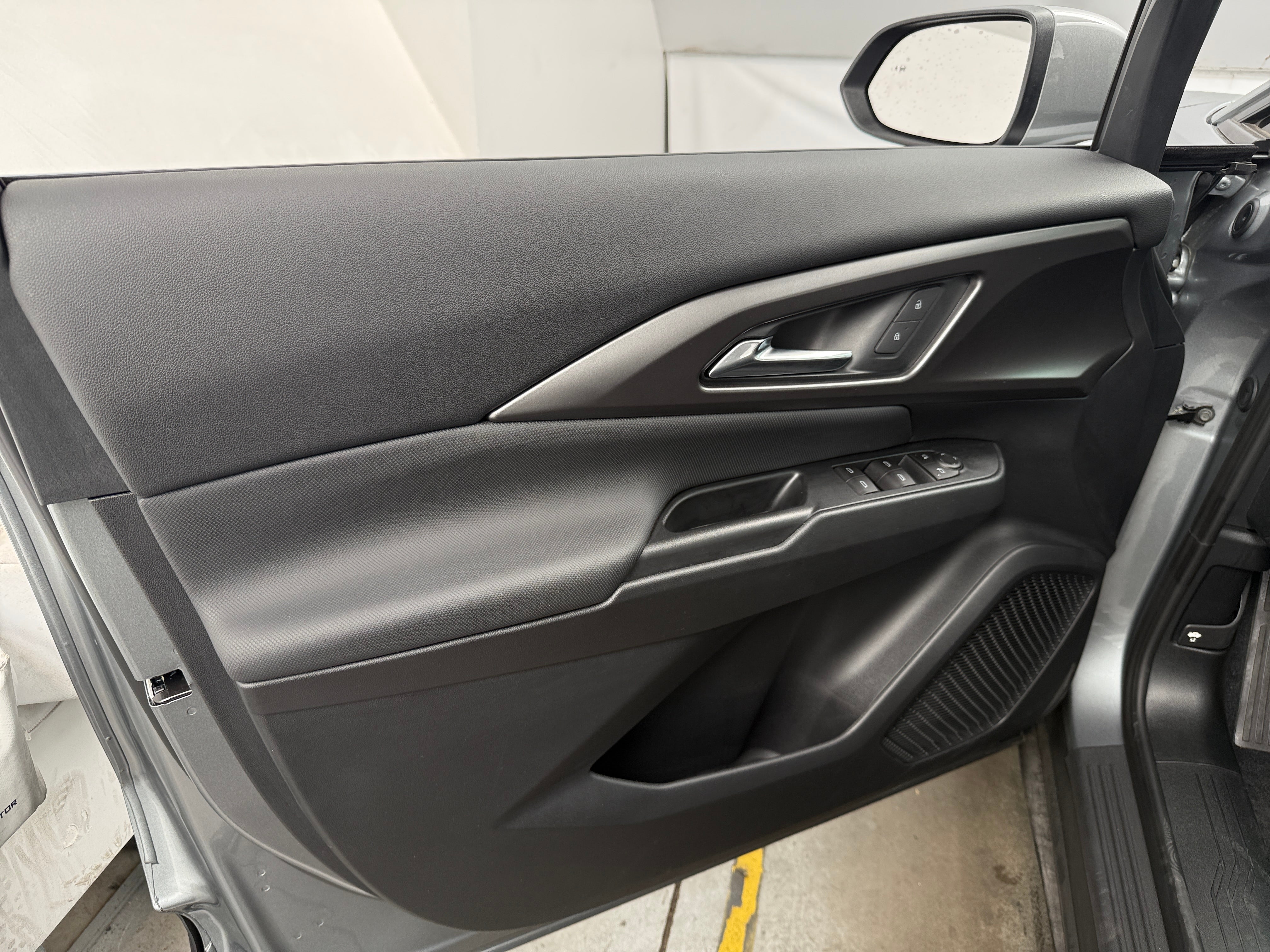 Used 2025 Chevrolet Equinox EV 1LT with VIN 3GN7DMRPXSS233994 for sale in Auburn, WA