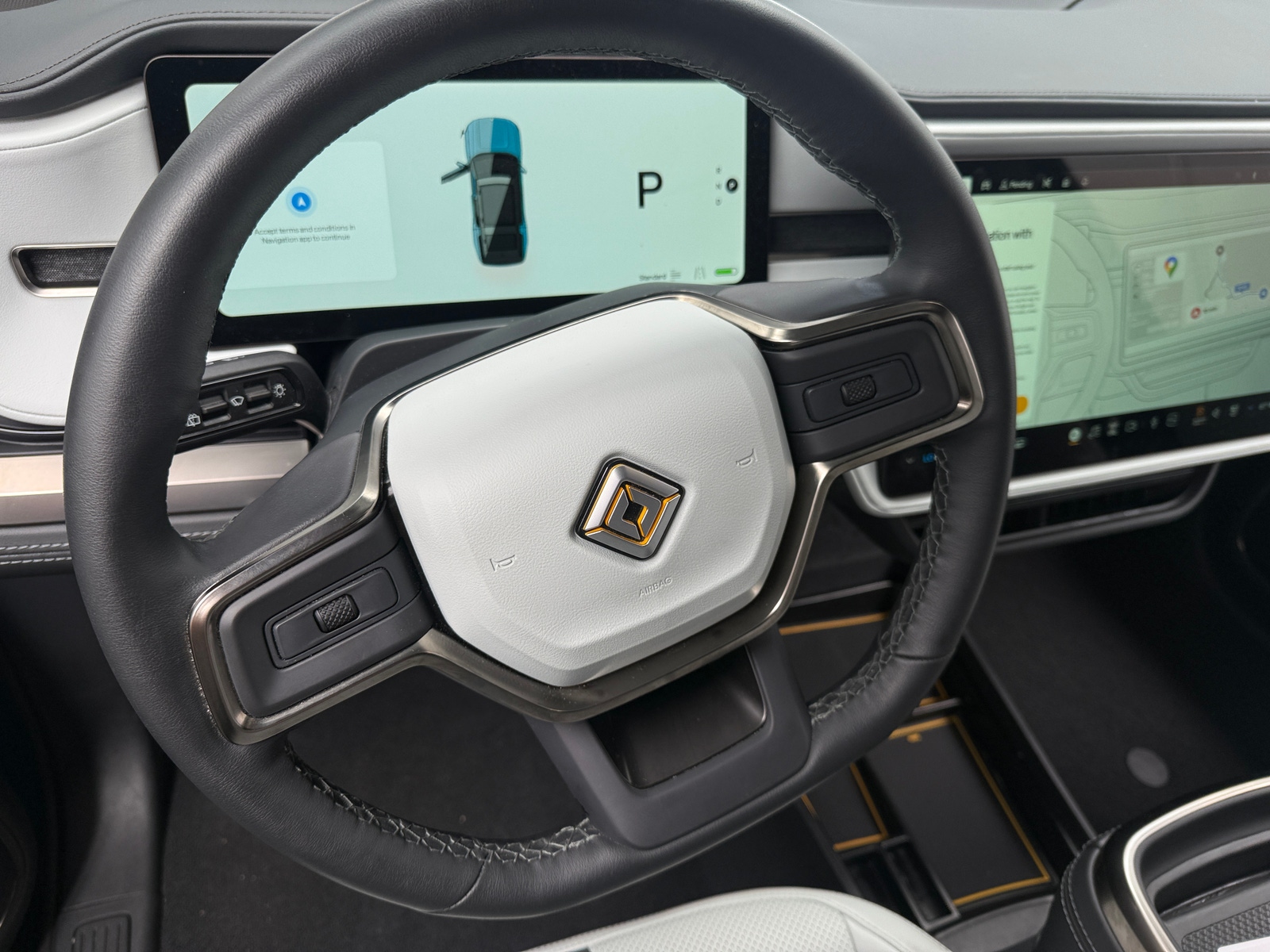 Thumbnail: 2023 Rivian R1S - 4