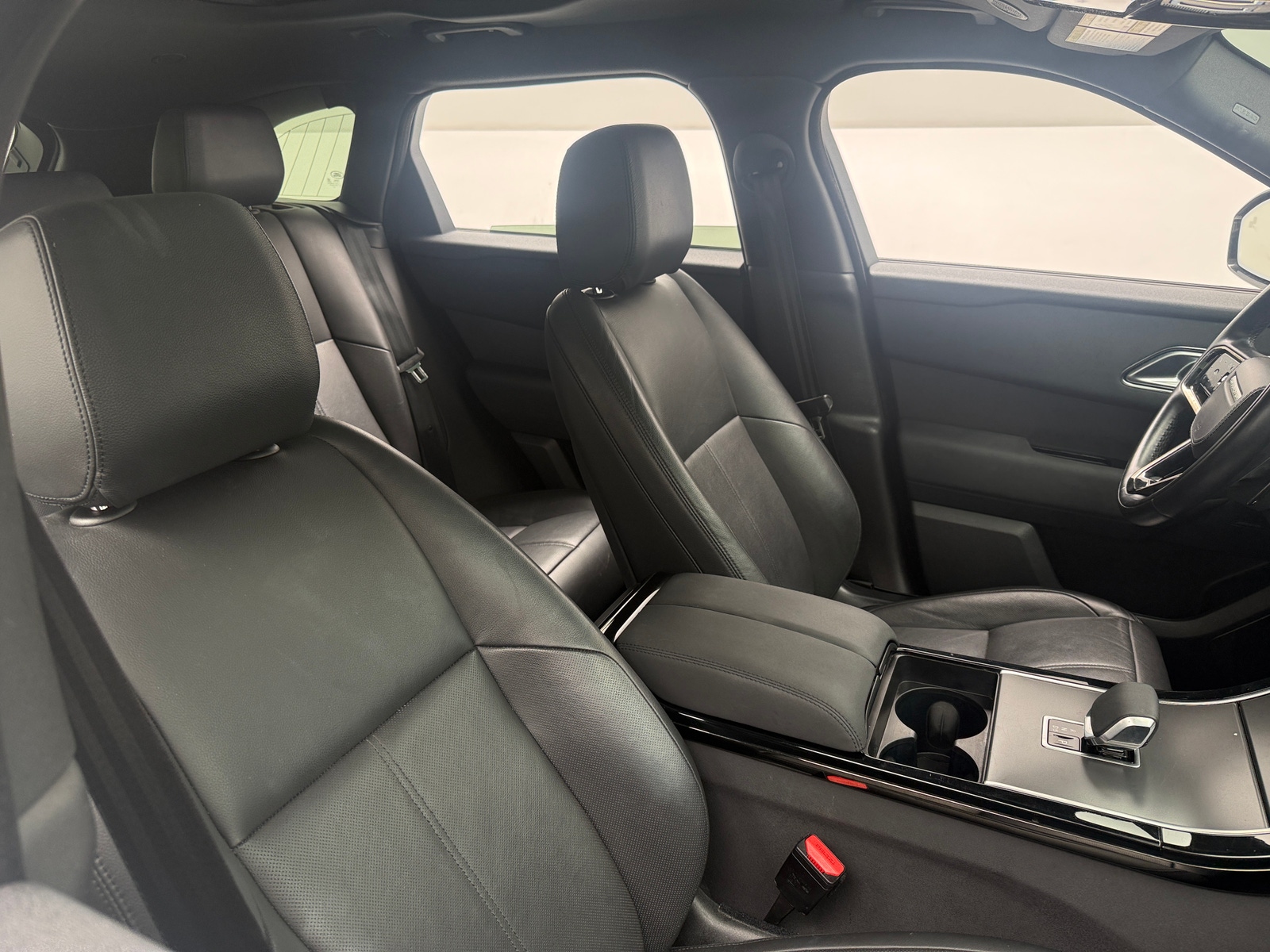 Thumbnail: 2025 Land Rover Range Rover Velar - 2