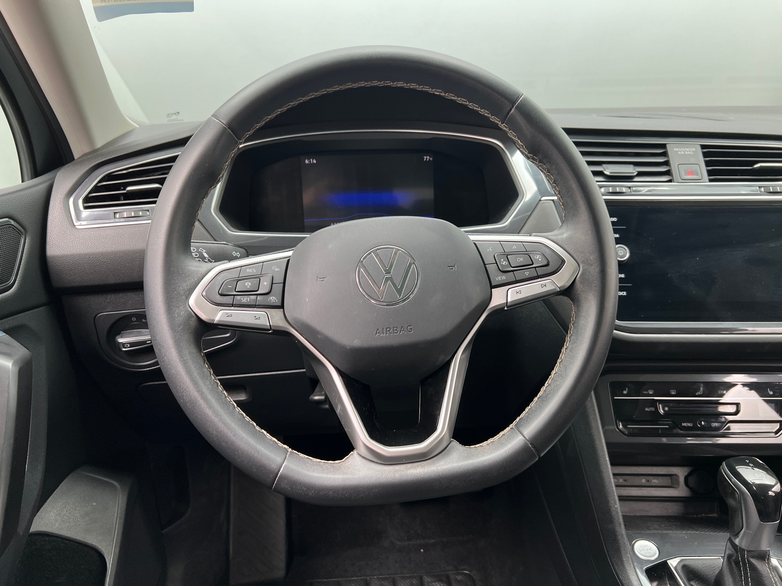 Thumbnail: 2022 Volkswagen Tiguan - 5