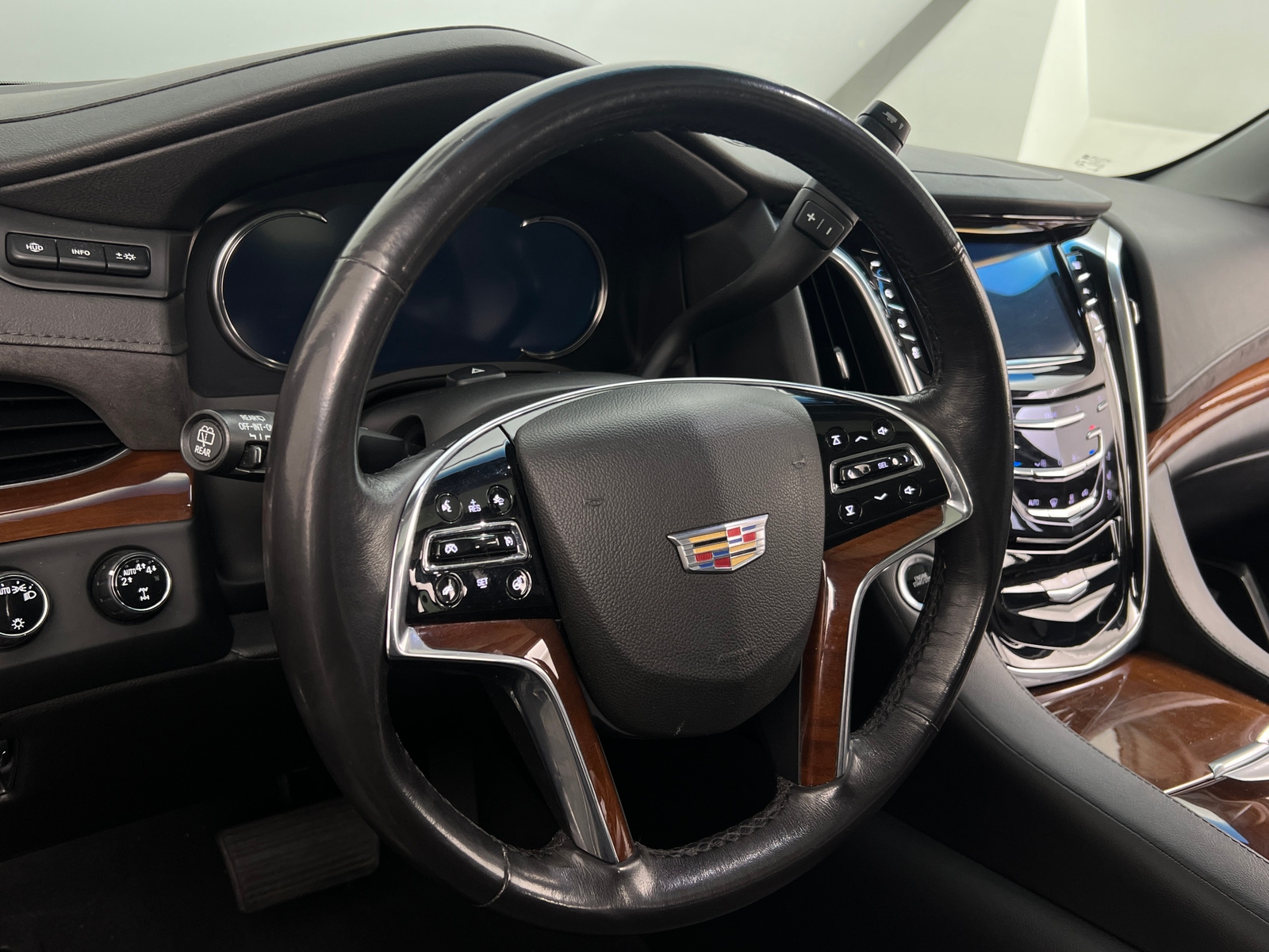 Thumbnail: 2019 Cadillac Escalade - 4