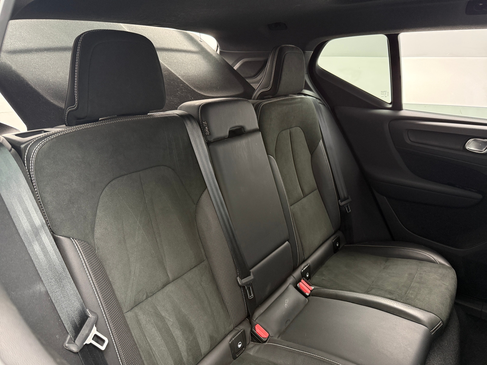 Thumbnail: 2021 Volvo XC40 - 5