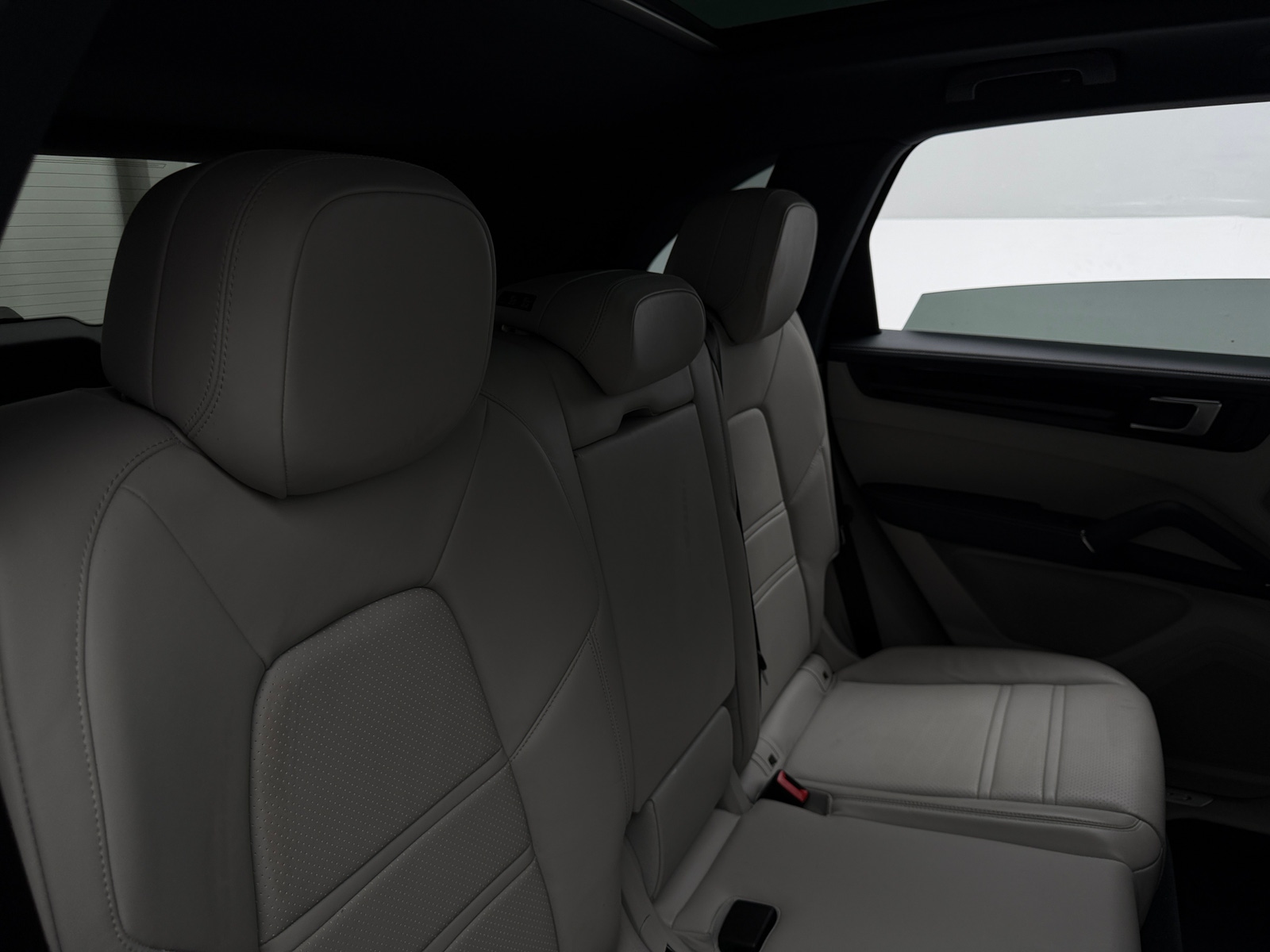 Thumbnail: 2023 Porsche Cayenne - 6