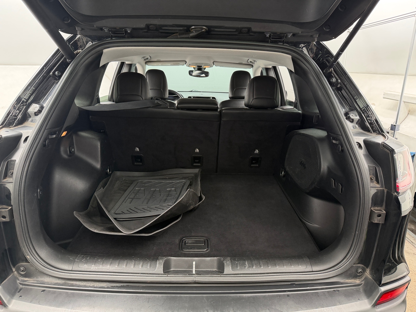 Thumbnail: 2019 Jeep Cherokee - 6