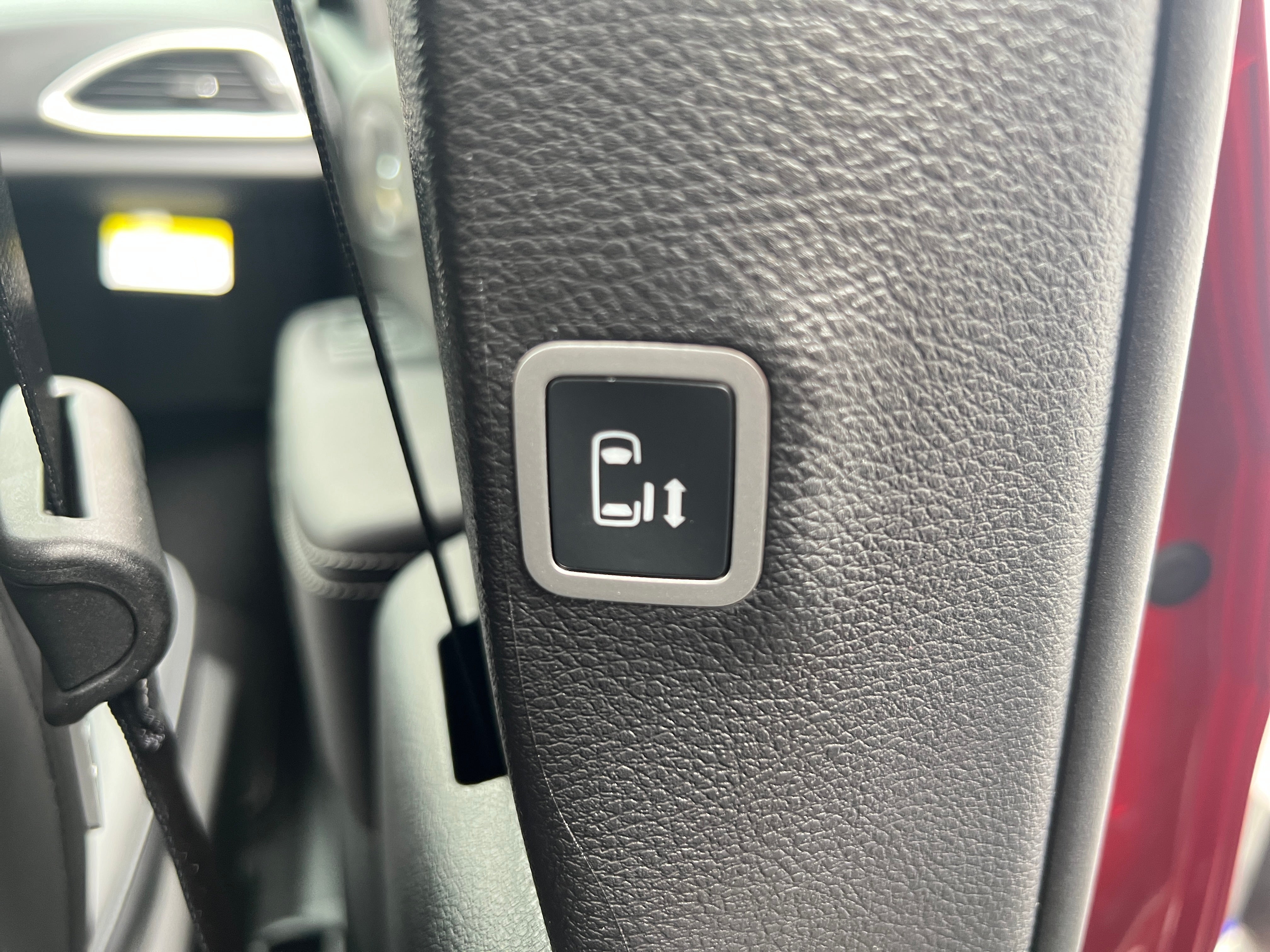 2027 Chrysler Pacifica Select