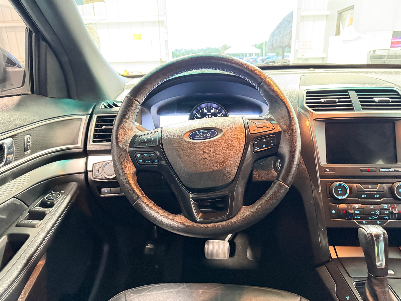 Thumbnail: 2017 Ford Explorer - 4