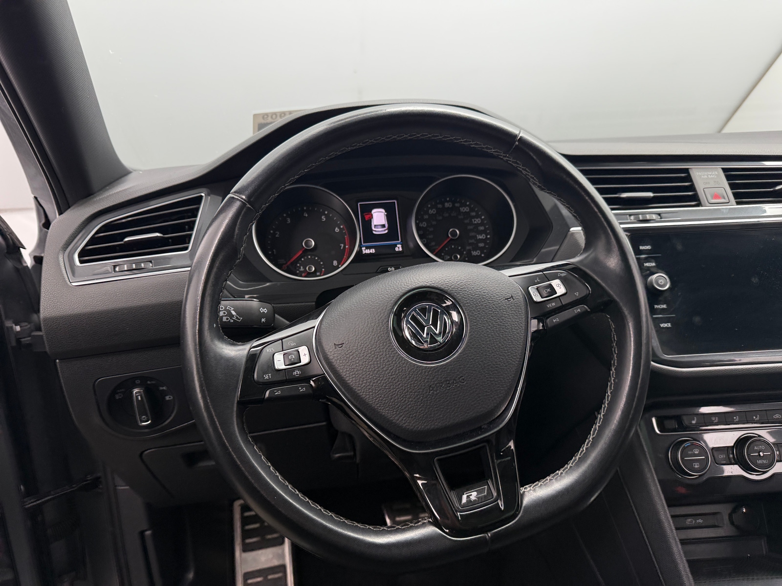 Thumbnail: 2021 Volkswagen Tiguan - 4