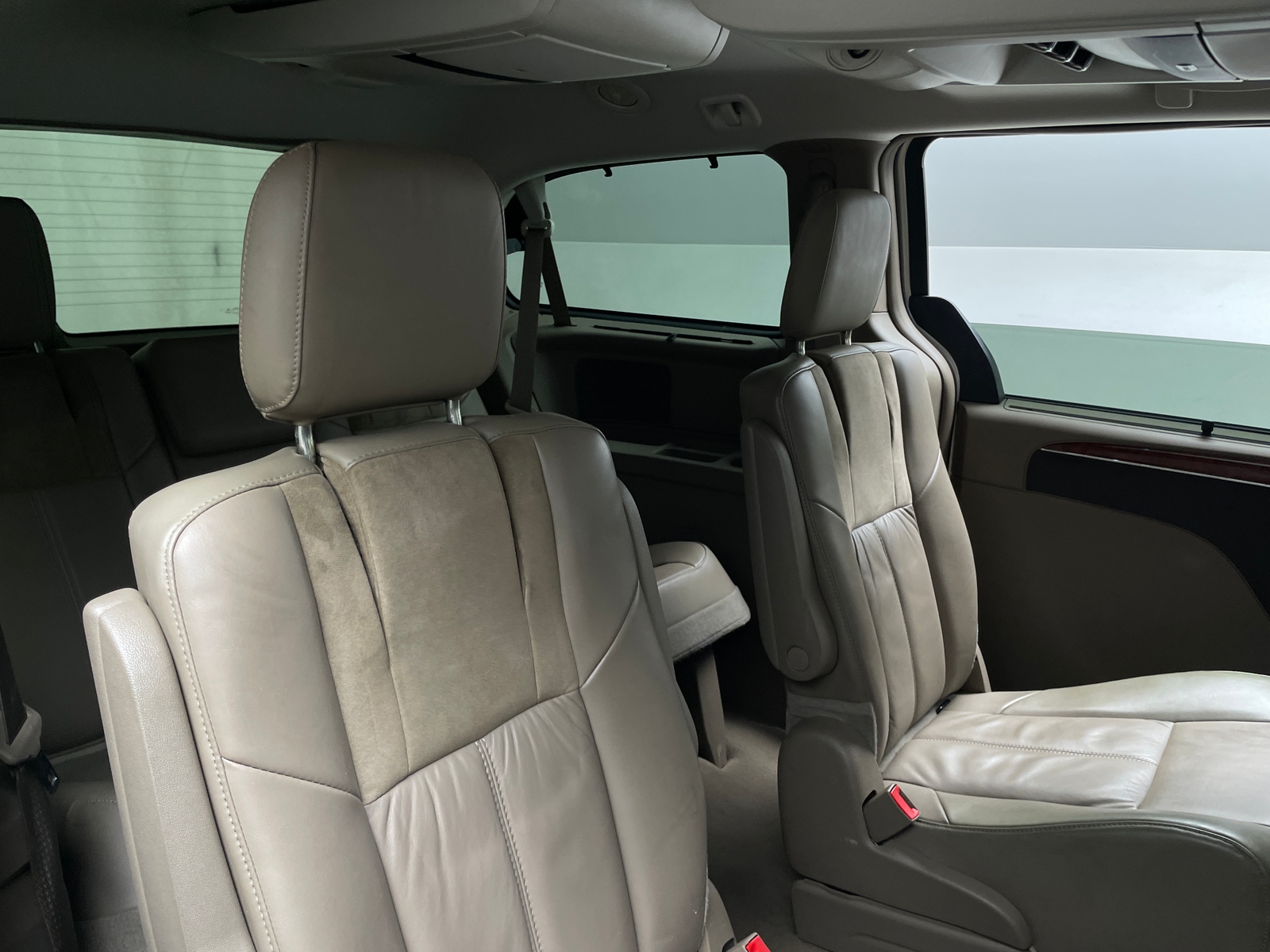 Thumbnail: 2014 Chrysler Town & Country - 5