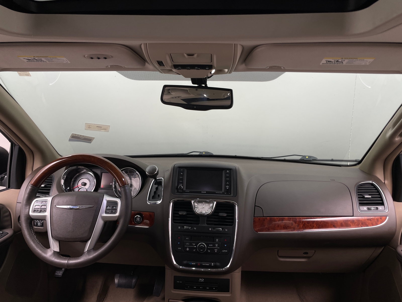 Thumbnail: 2014 Chrysler Town & Country - 2