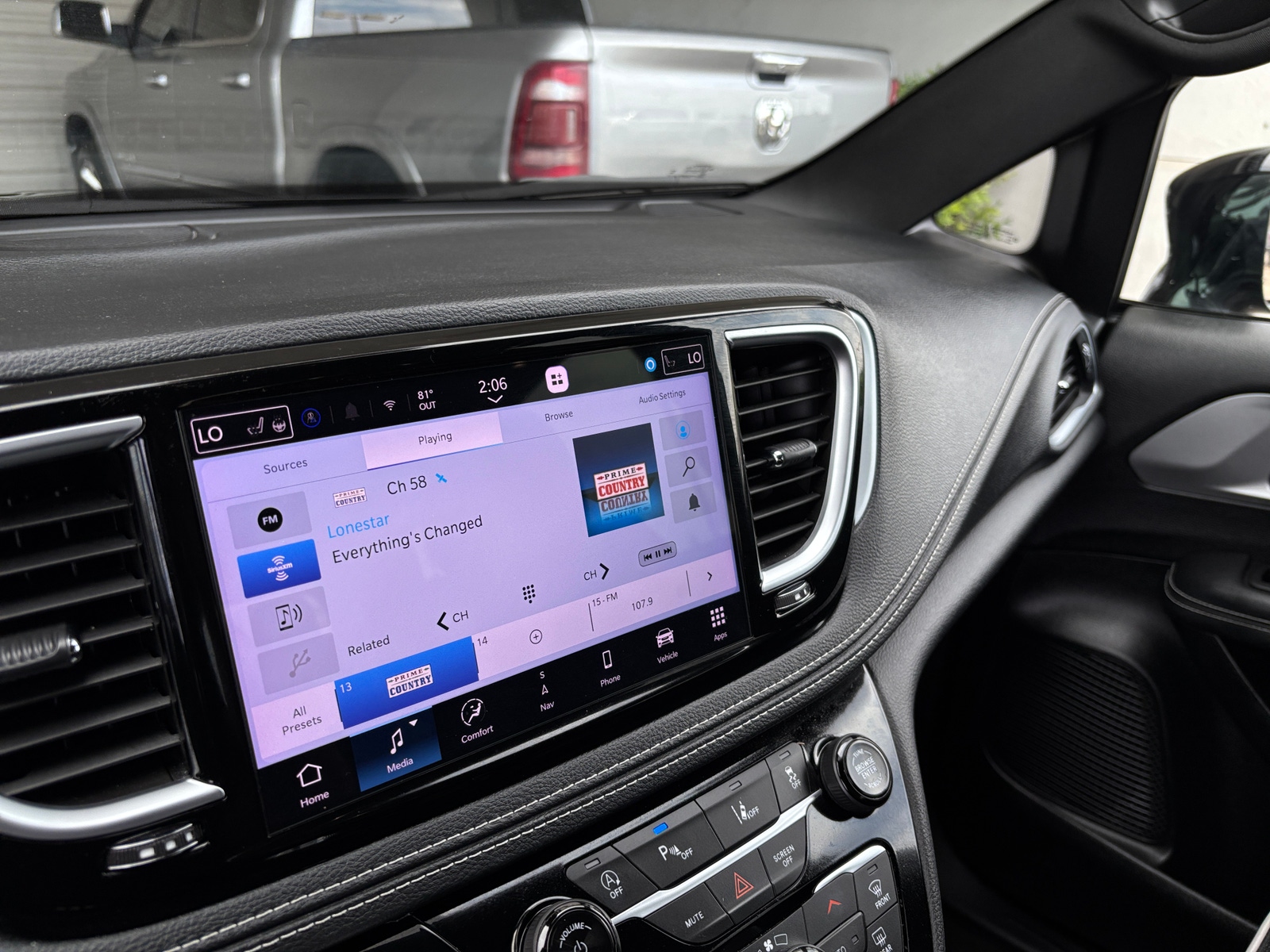 Thumbnail: 2025 Chrysler Pacifica - 3