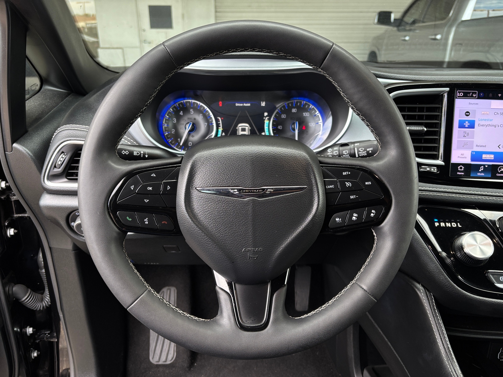 Thumbnail: 2025 Chrysler Pacifica - 4