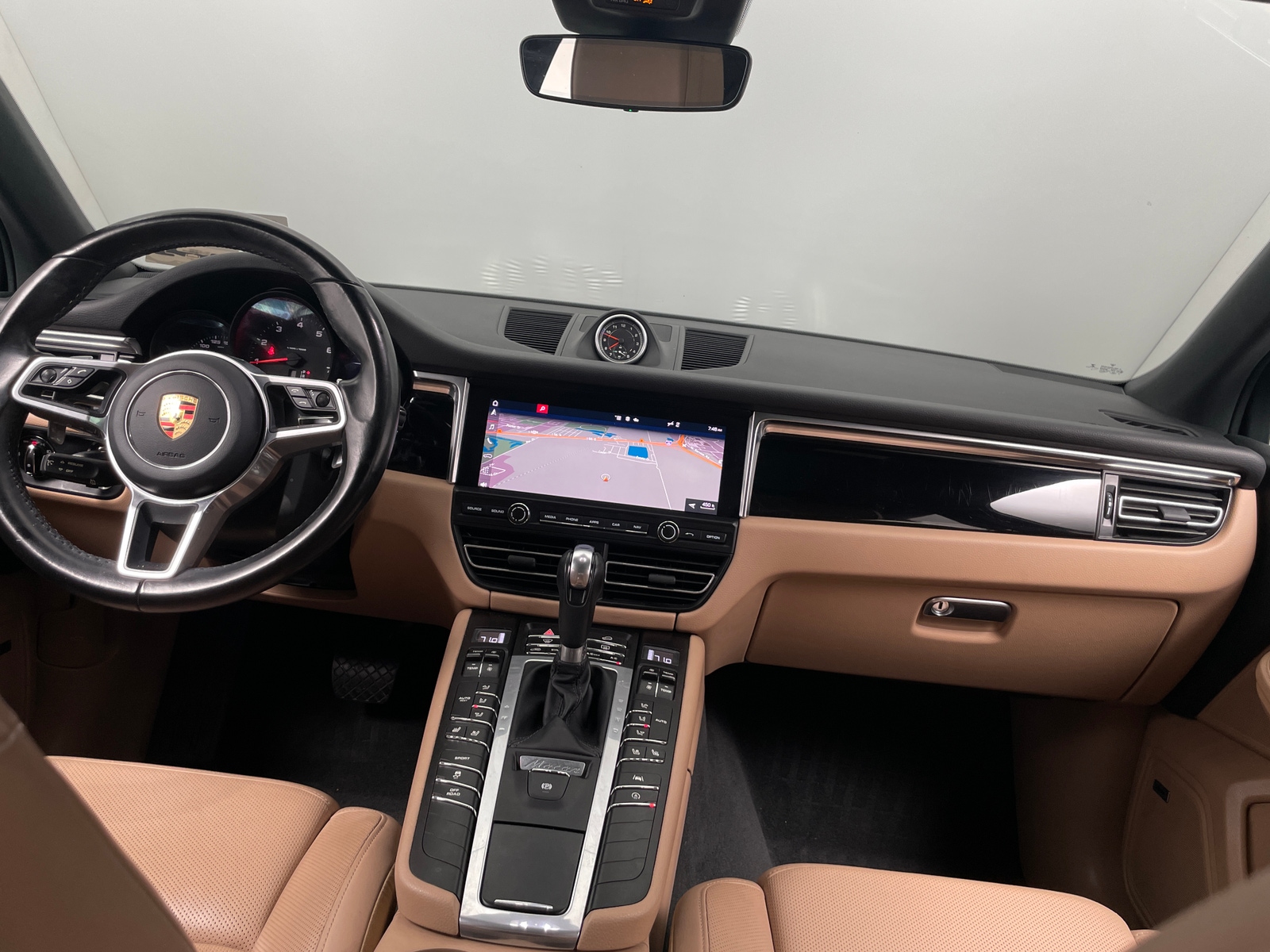 Thumbnail: 2021 Porsche Macan - 2