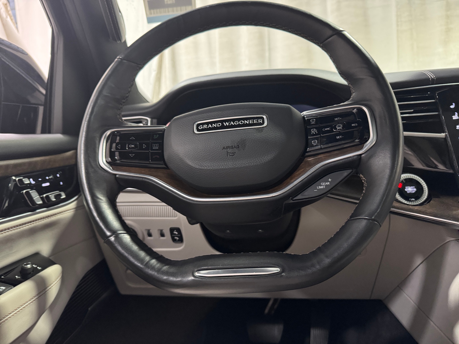 Thumbnail: 2025 Jeep Grand Wagoneer - 4