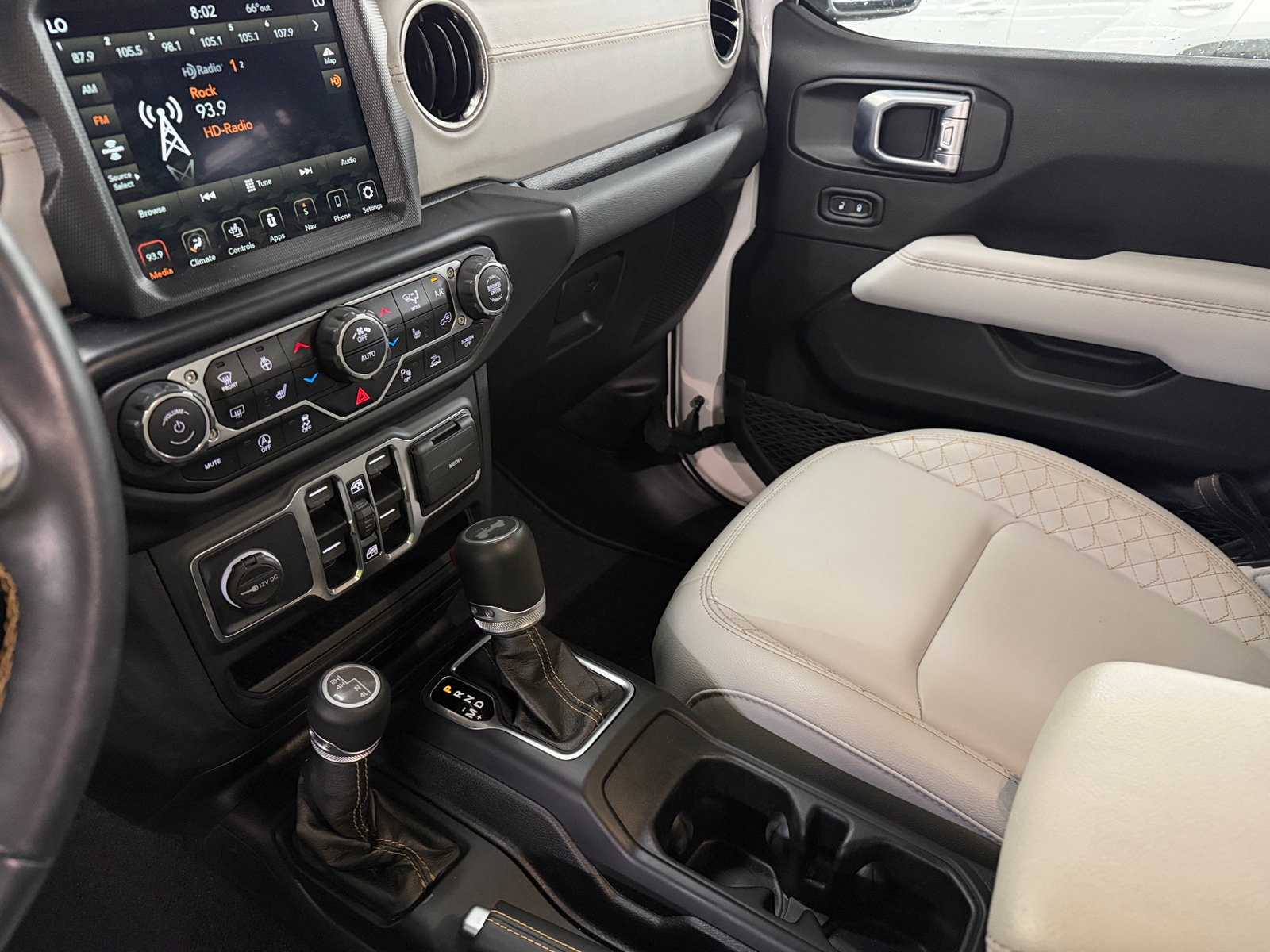 Thumbnail: 2021 Jeep Wrangler - 3