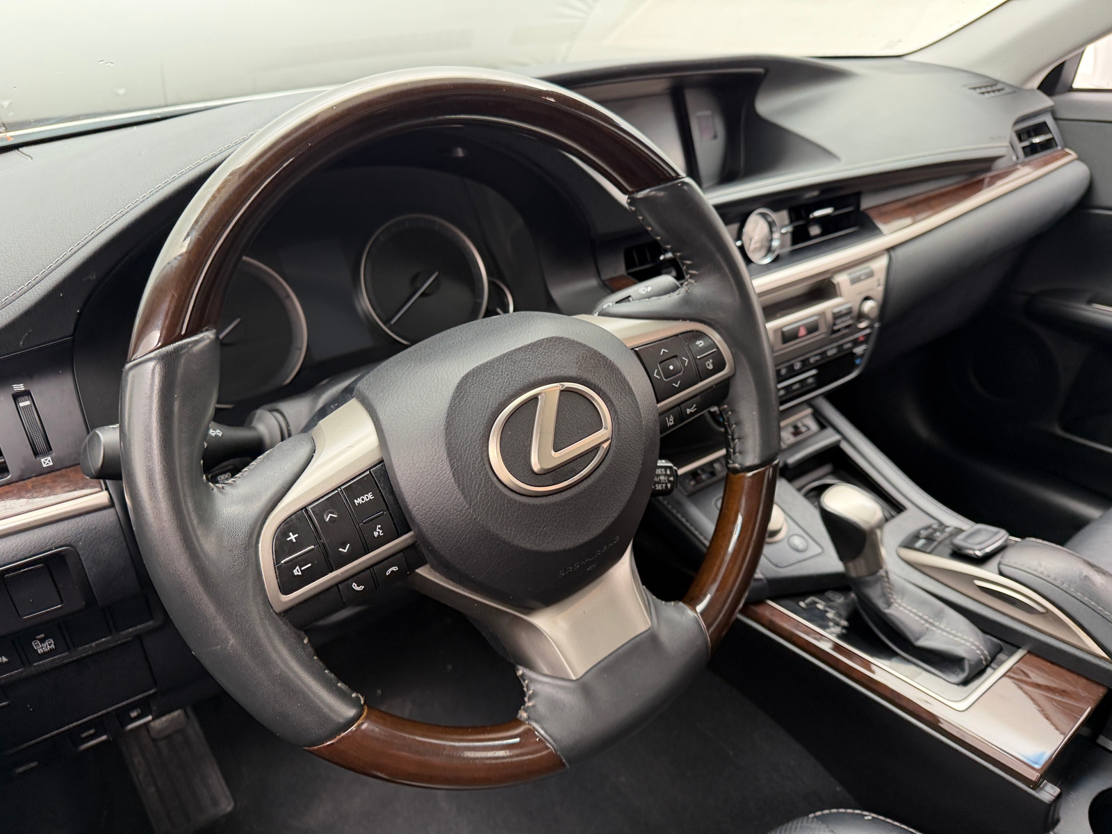 Thumbnail: 2018 Lexus ES - 4