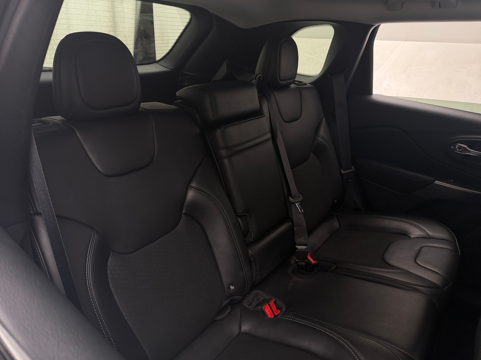 Thumbnail: 2019 Jeep Cherokee - 6