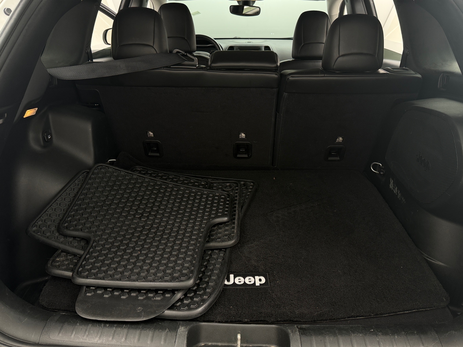 Thumbnail: 2019 Jeep Cherokee - 7