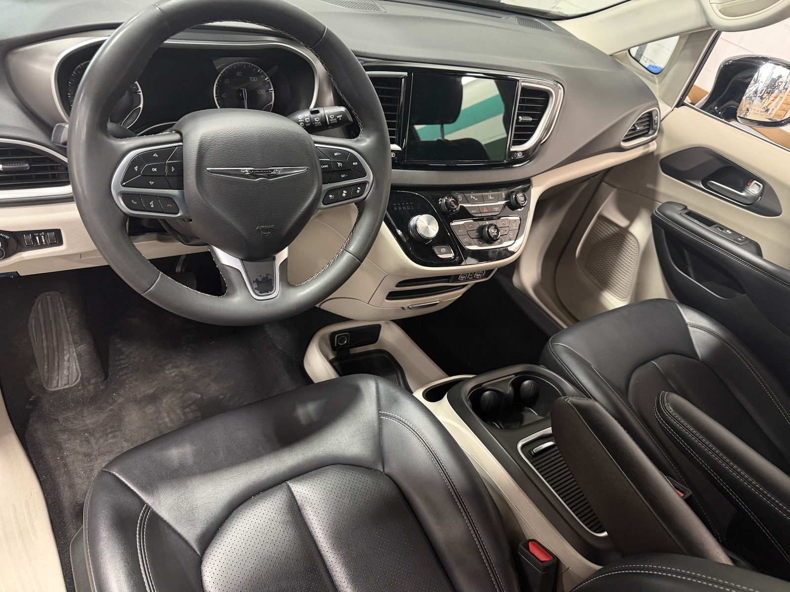 Thumbnail: 2024 Chrysler Pacifica - 2