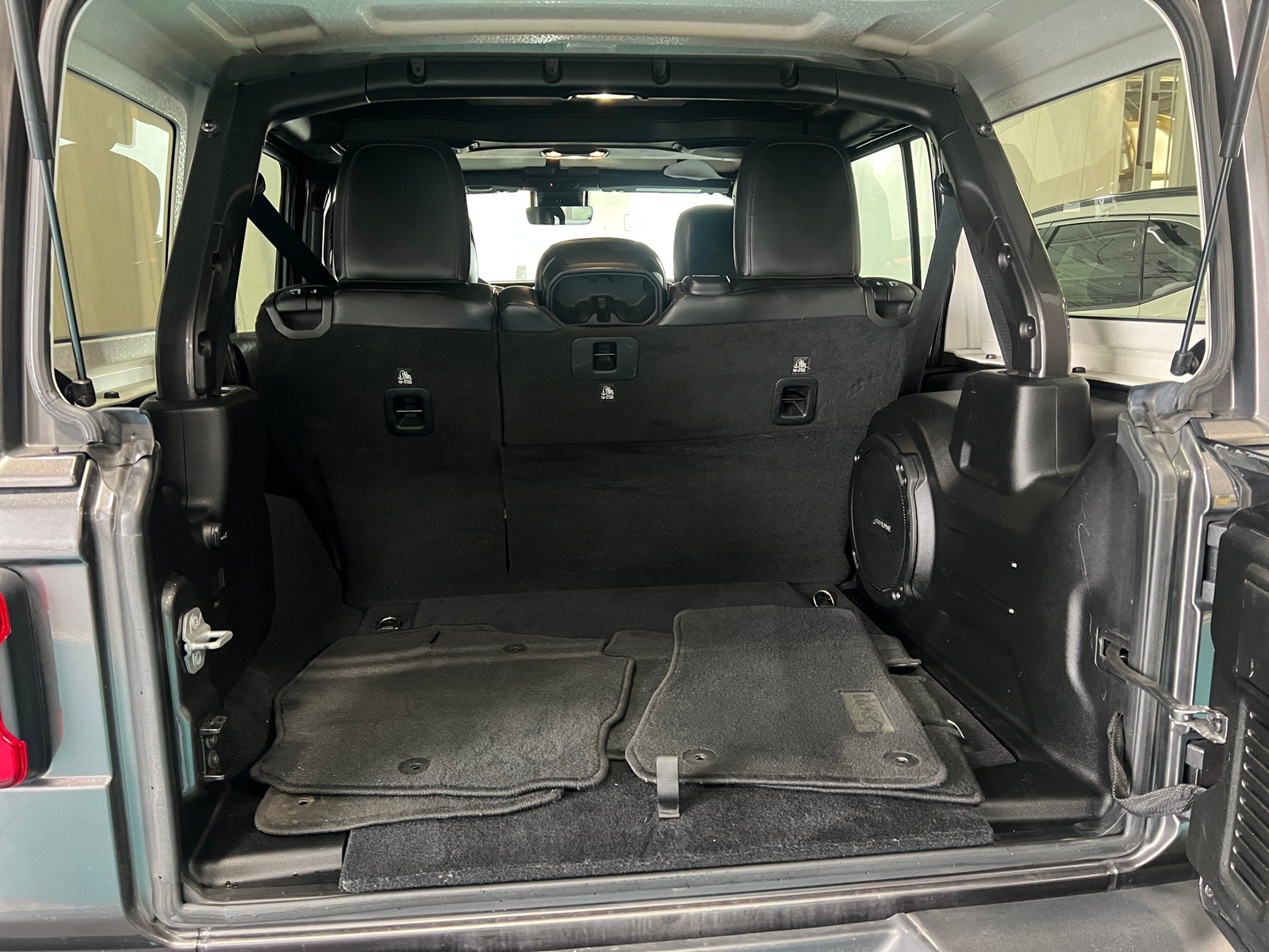 Thumbnail: 2019 Jeep Wrangler - 6