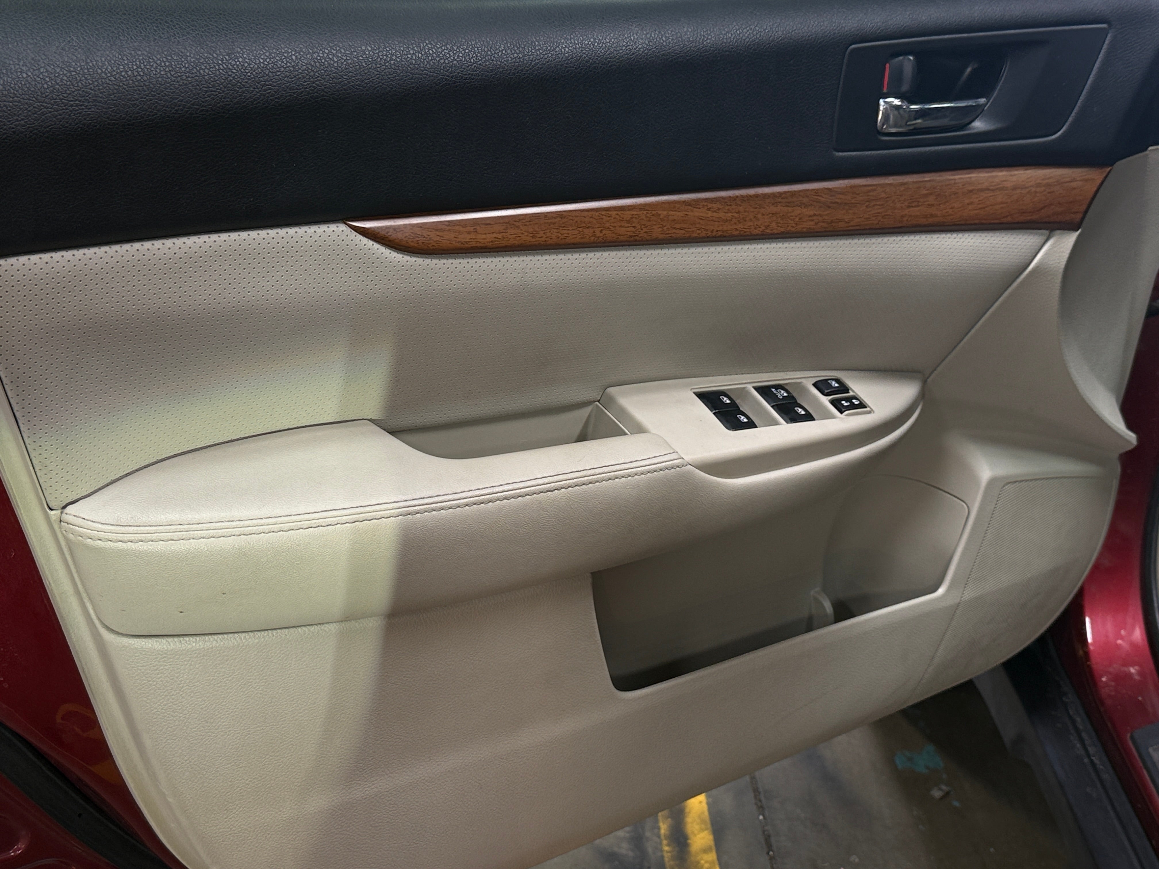 Used 2014 Subaru Outback 2.5i Limited with VIN 4S4BRCLC3E3289530 for sale in Pewaukee, WI