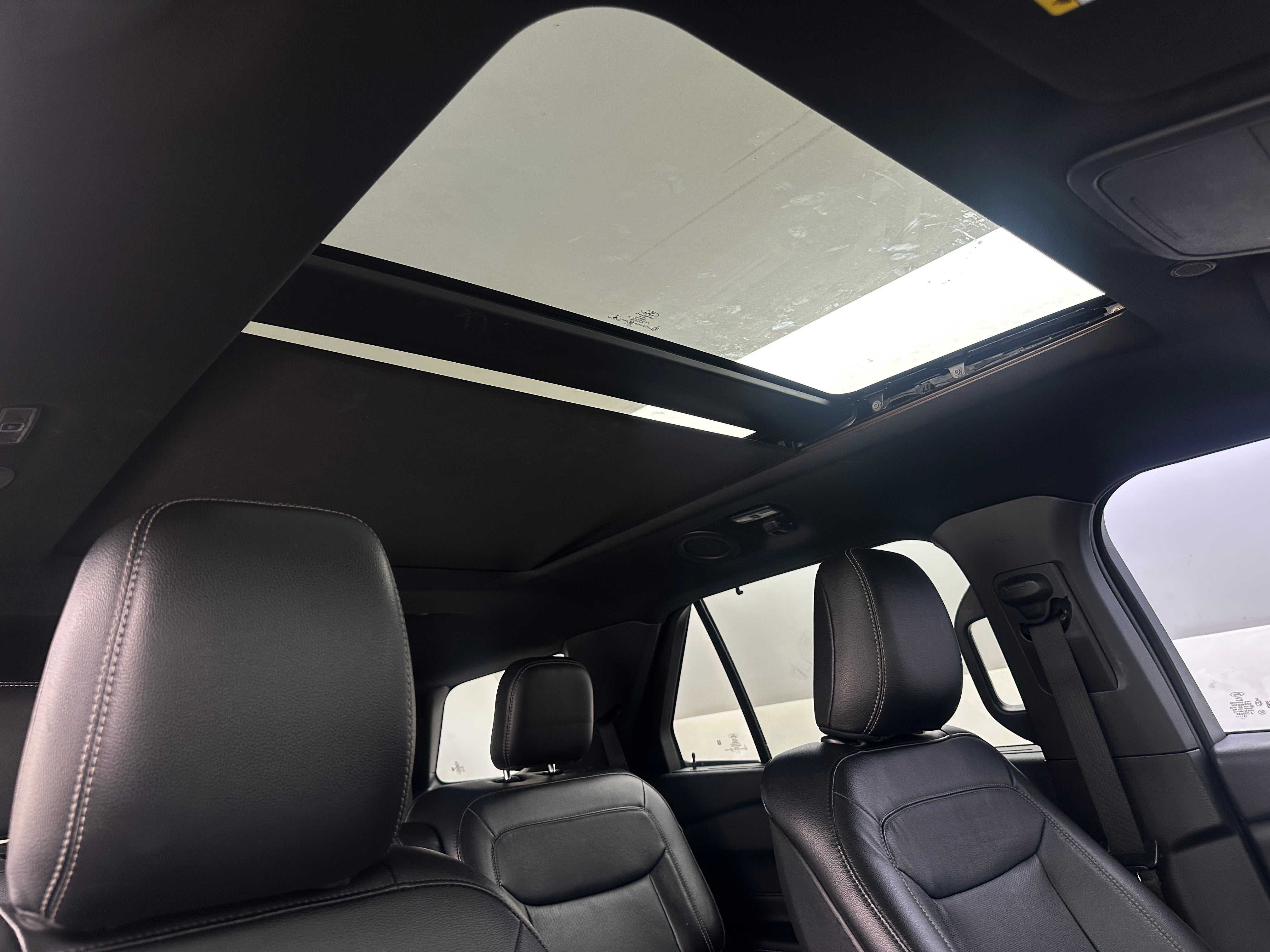 2020 Ford Explorer Limited - Photo 2