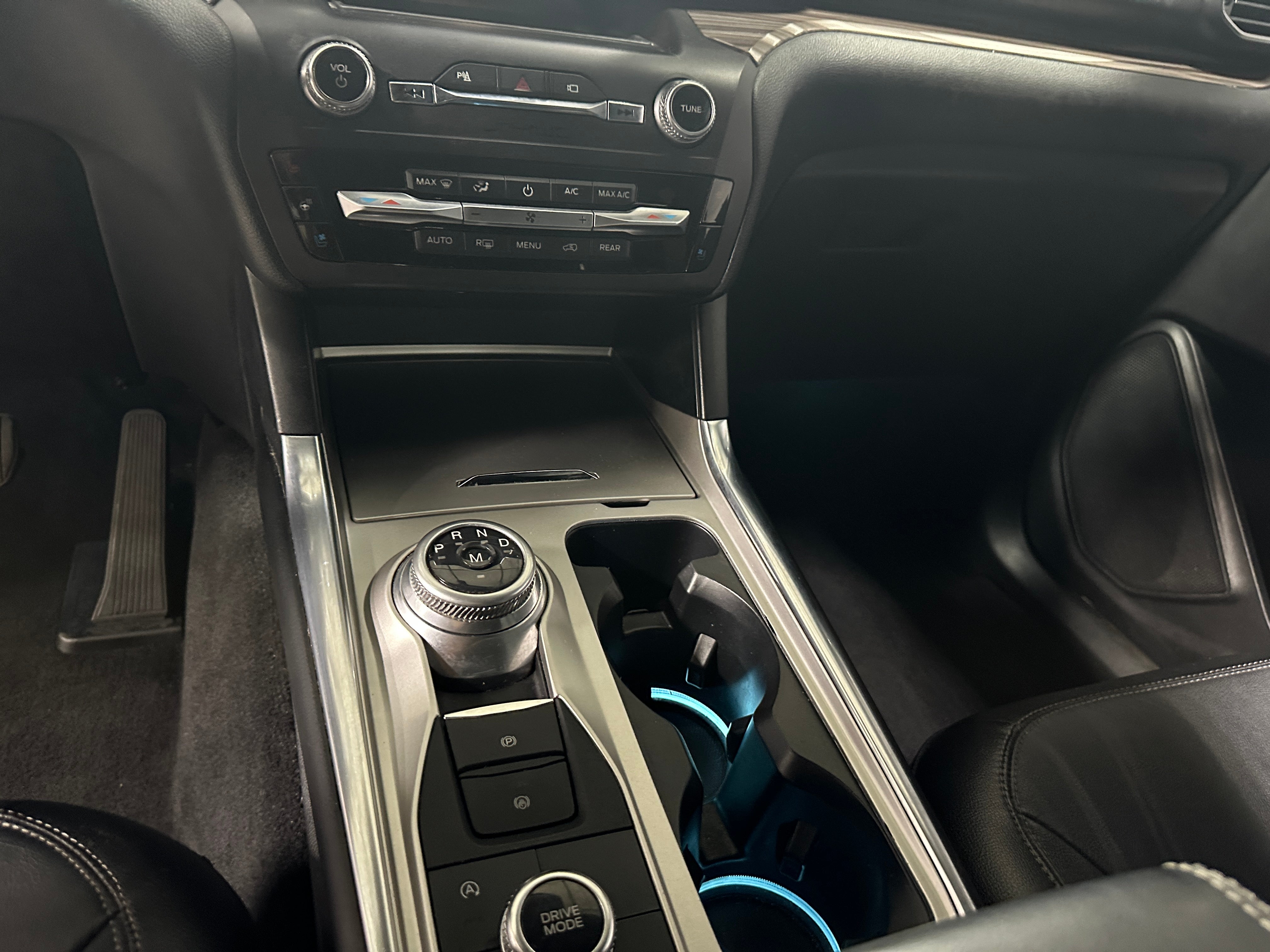 2020 Ford Explorer Limited - Photo 8