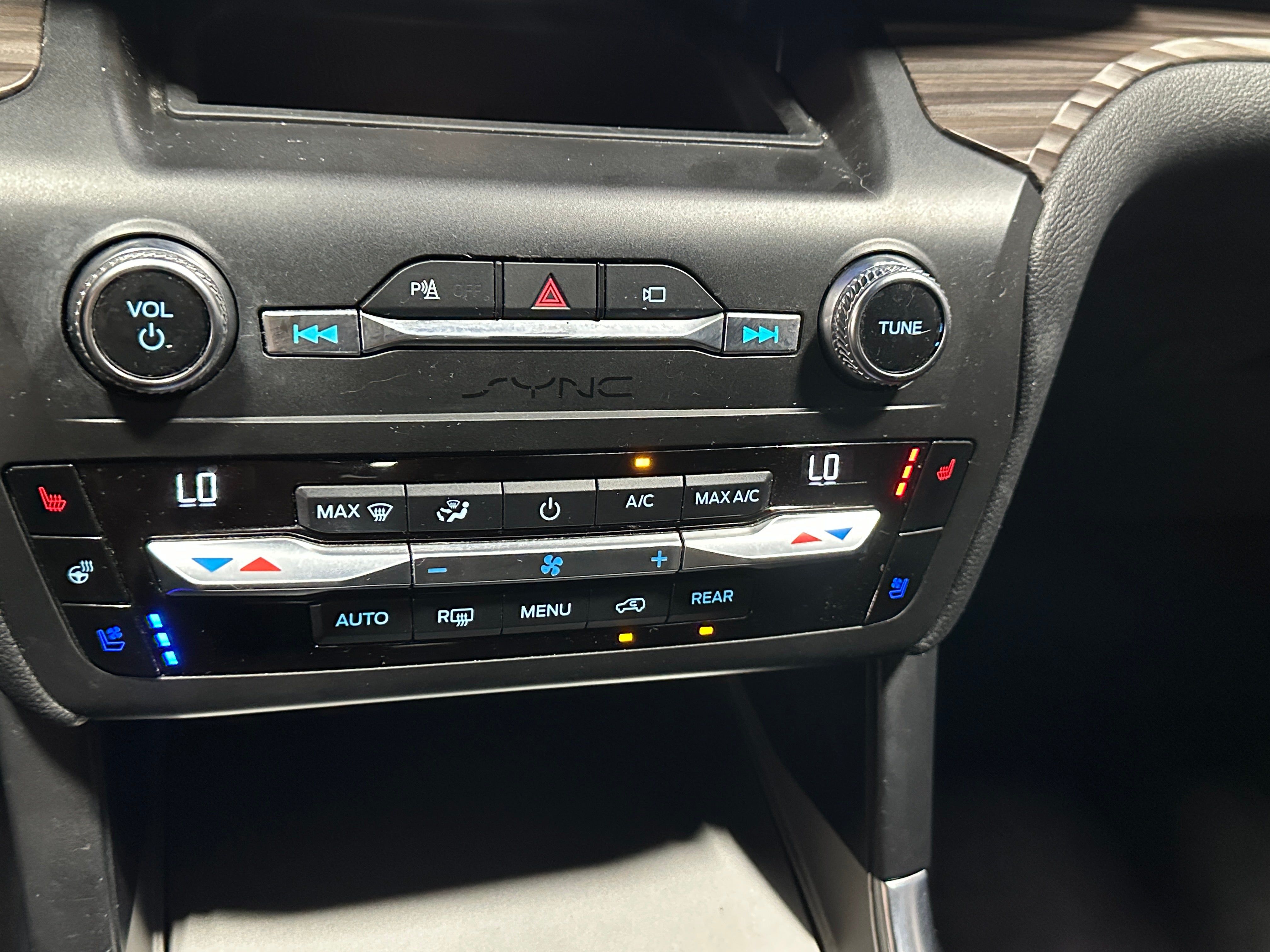 2020 Ford Explorer Limited - Photo 21