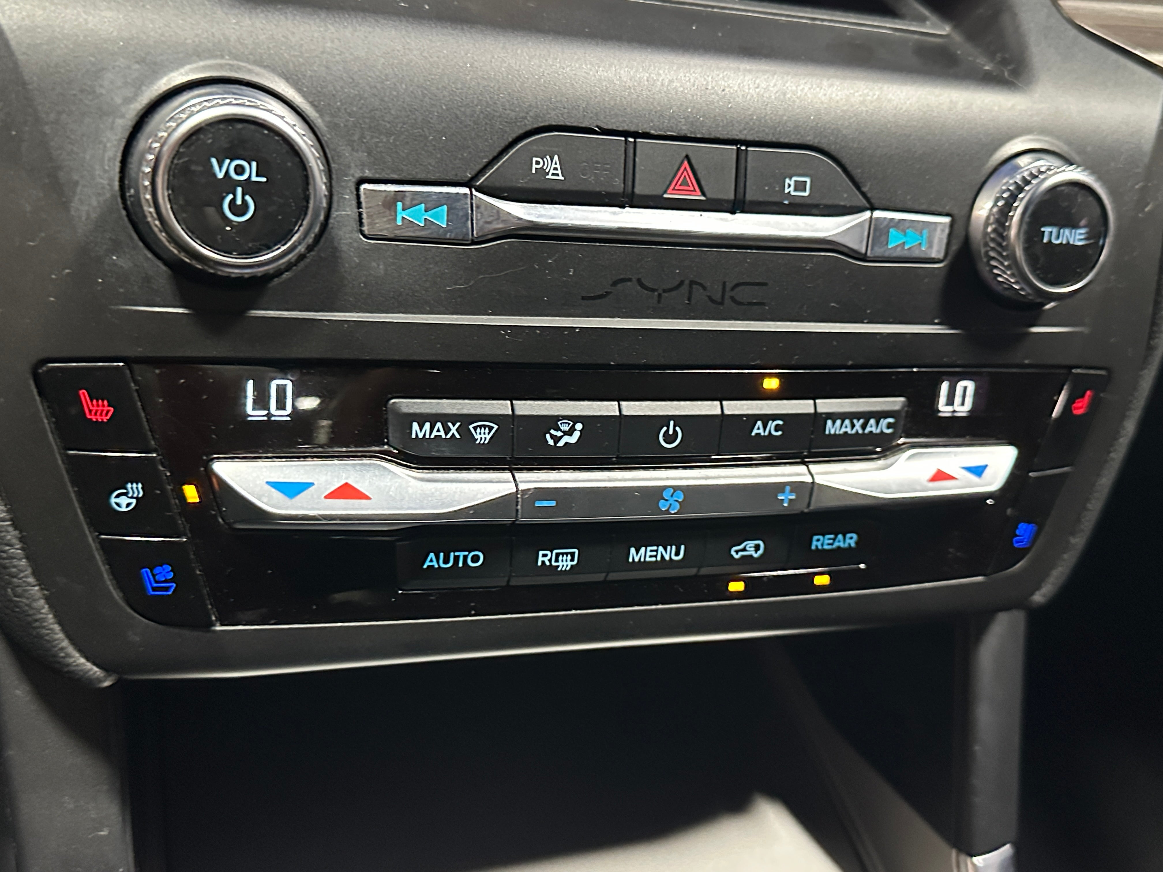 2020 Ford Explorer Limited - Photo 22