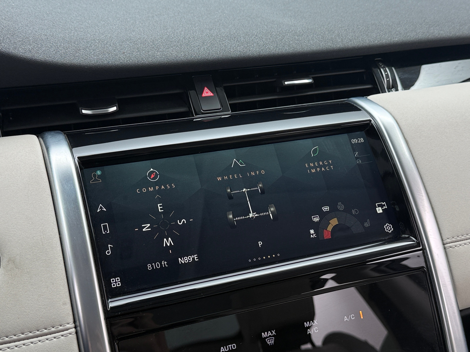 Thumbnail: 2023 Land Rover Discovery Sport - 3