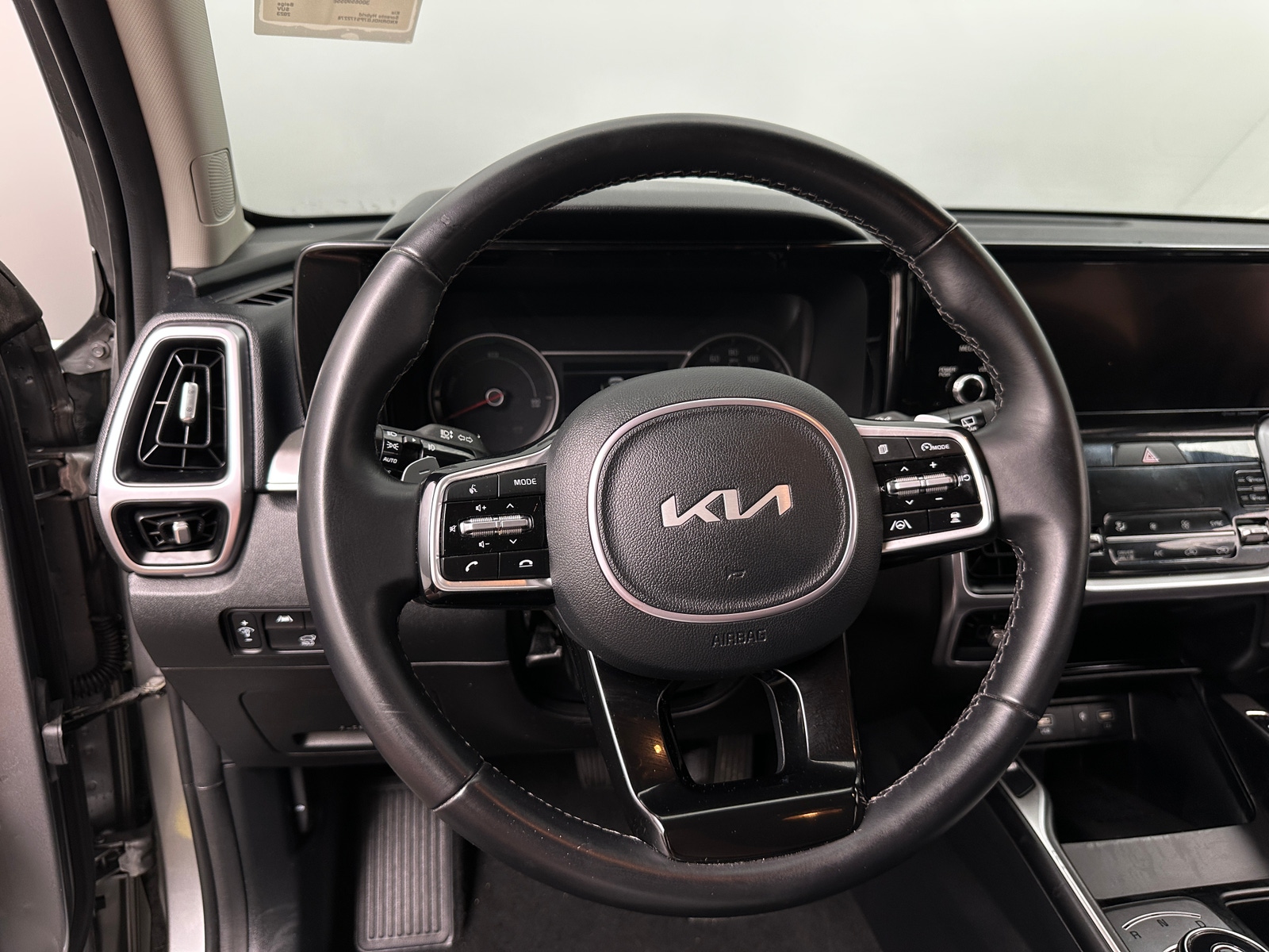 Thumbnail: 2023 Kia Sorento - 4