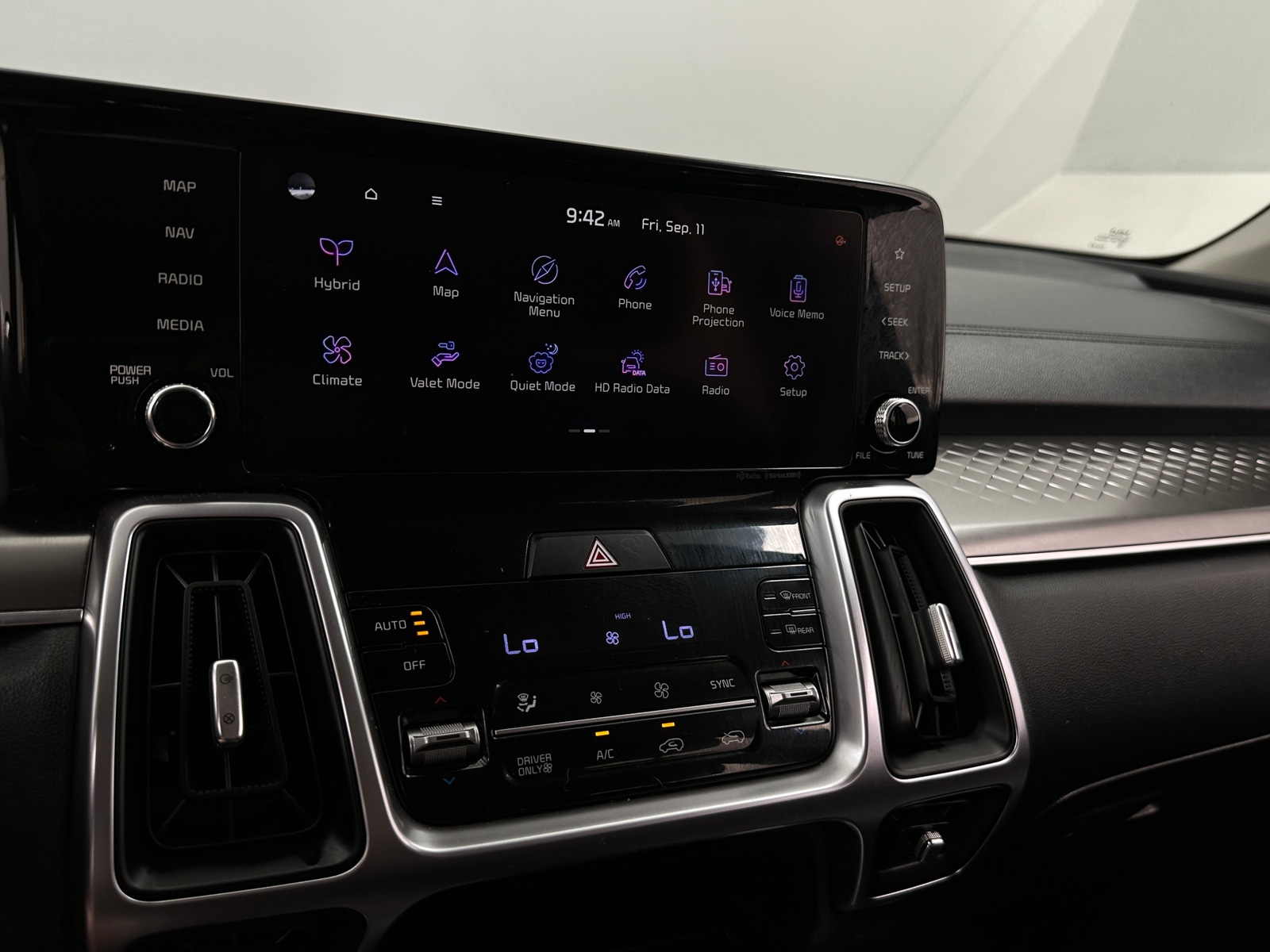 Thumbnail: 2023 Kia Sorento - 3
