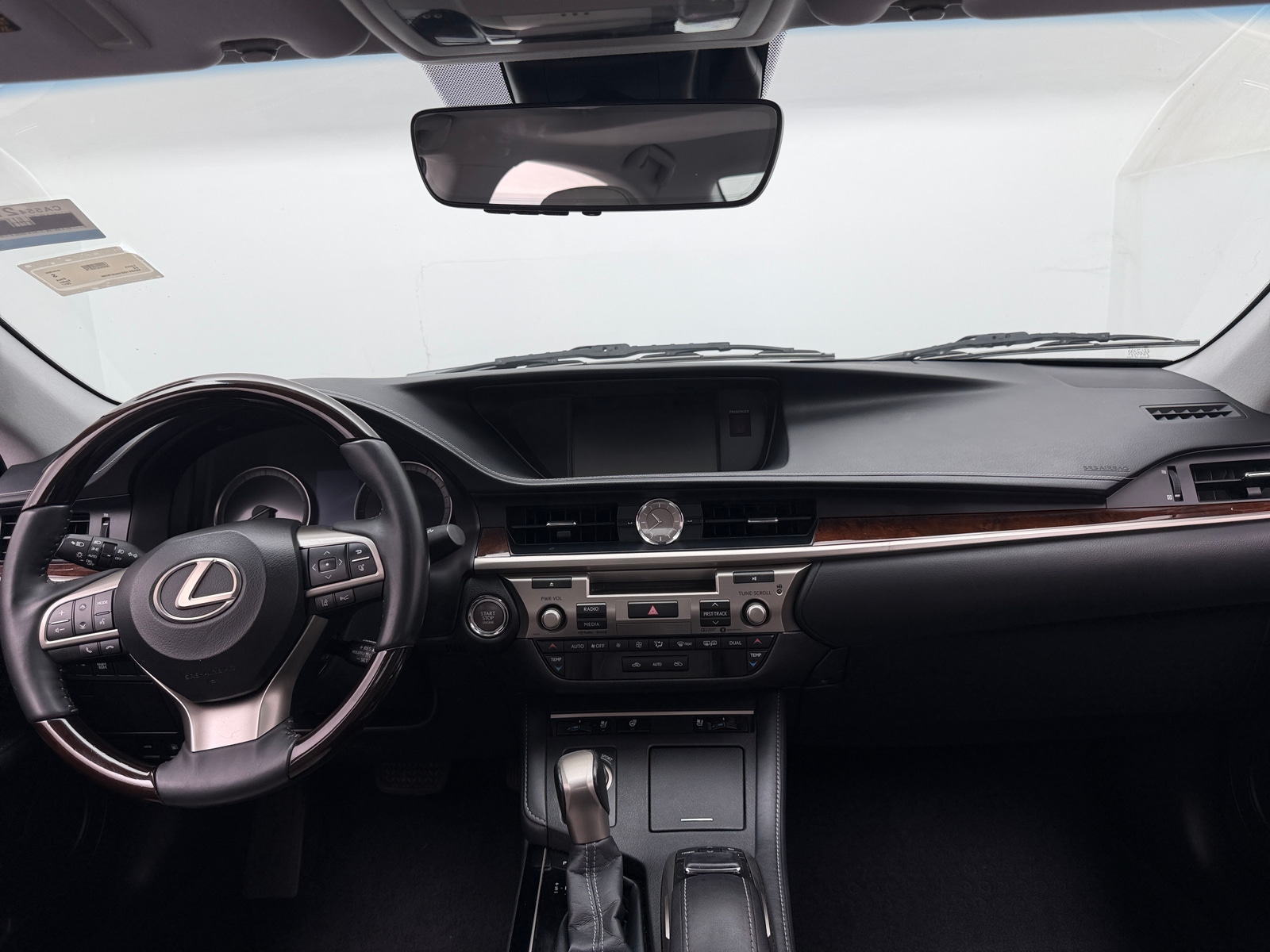 Thumbnail: 2017 Lexus ES - 3