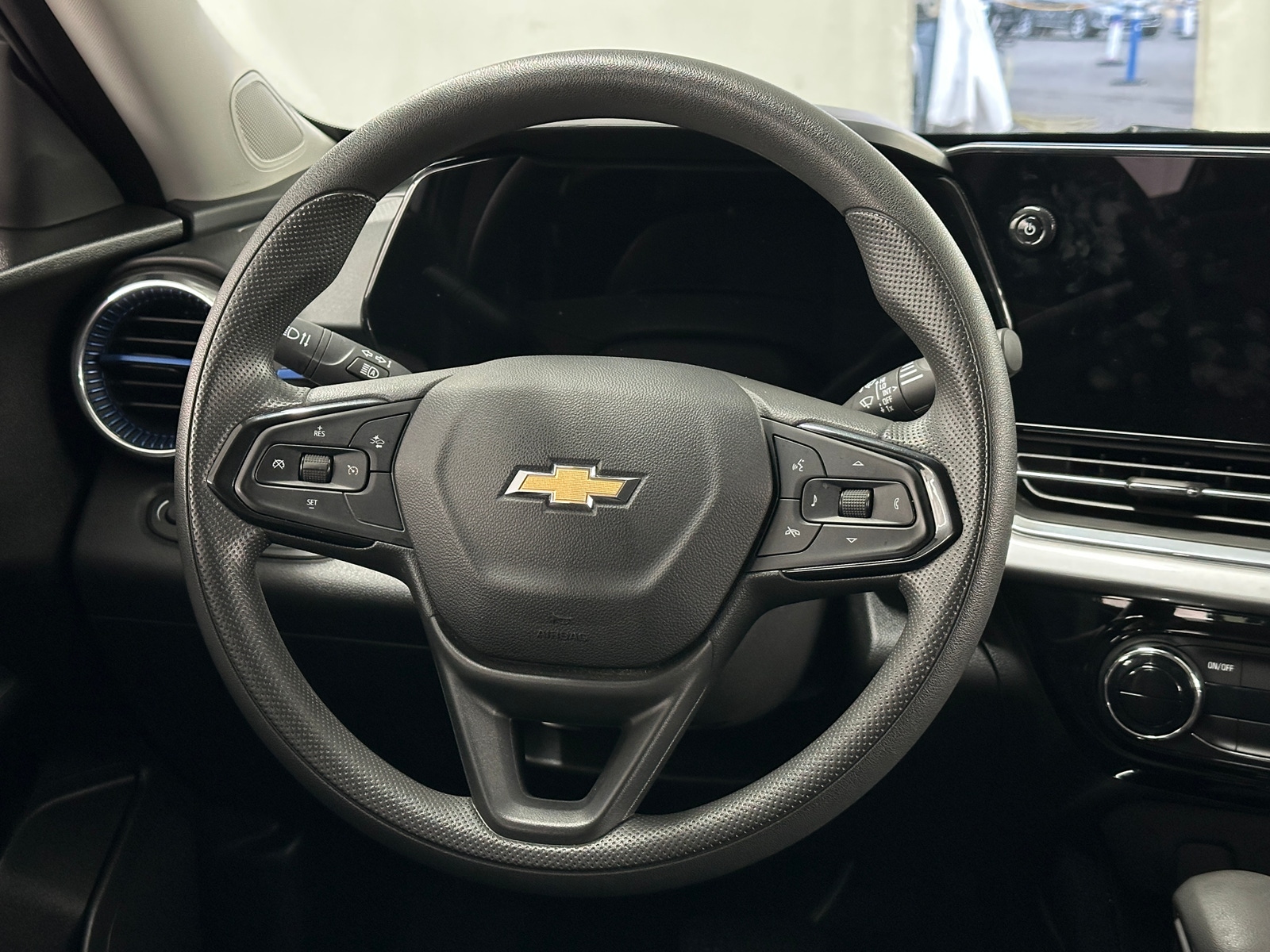 Thumbnail: 2025 Chevrolet Trax - 4