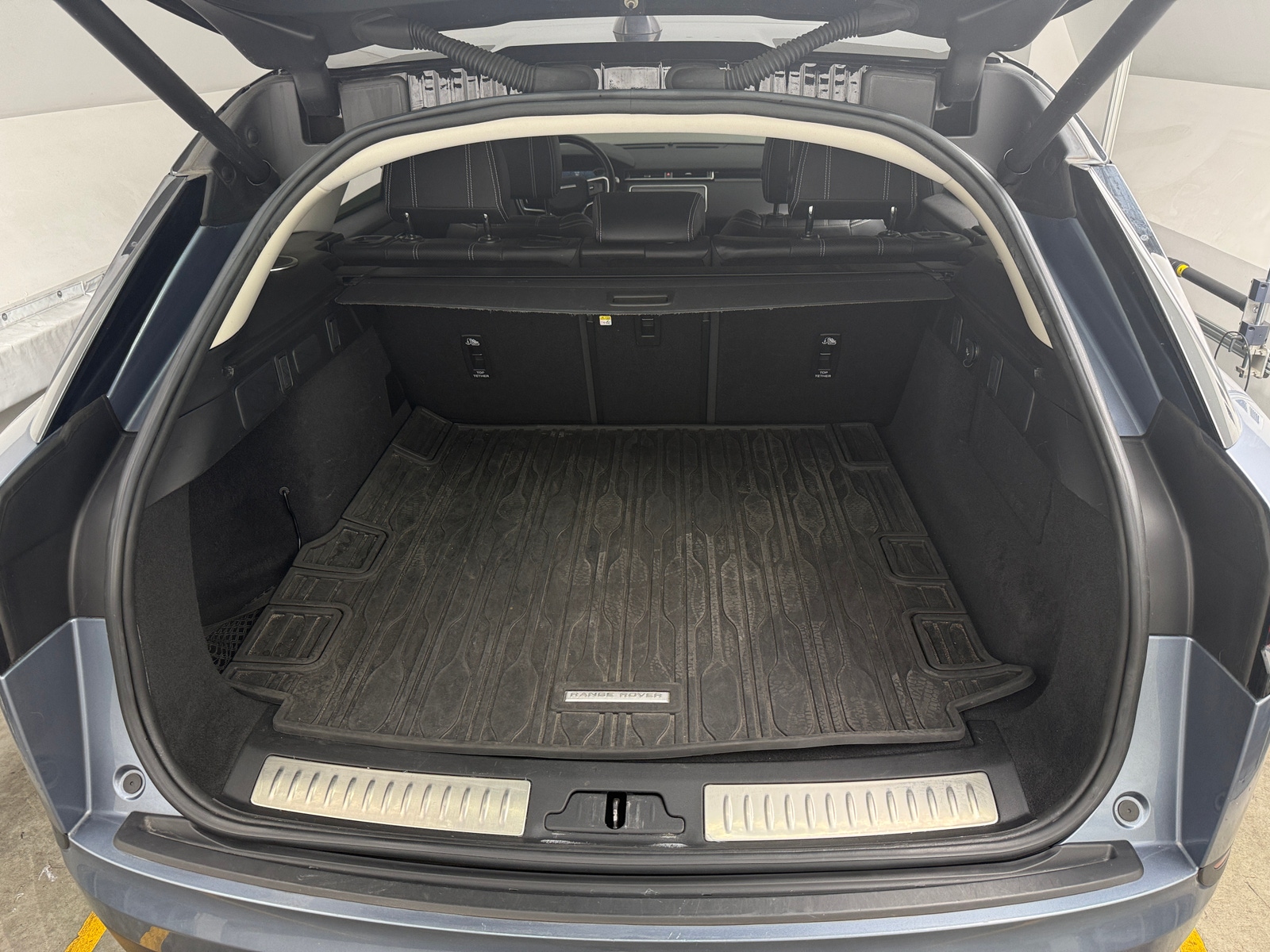 Thumbnail: 2021 Land Rover Range Rover Velar - 6