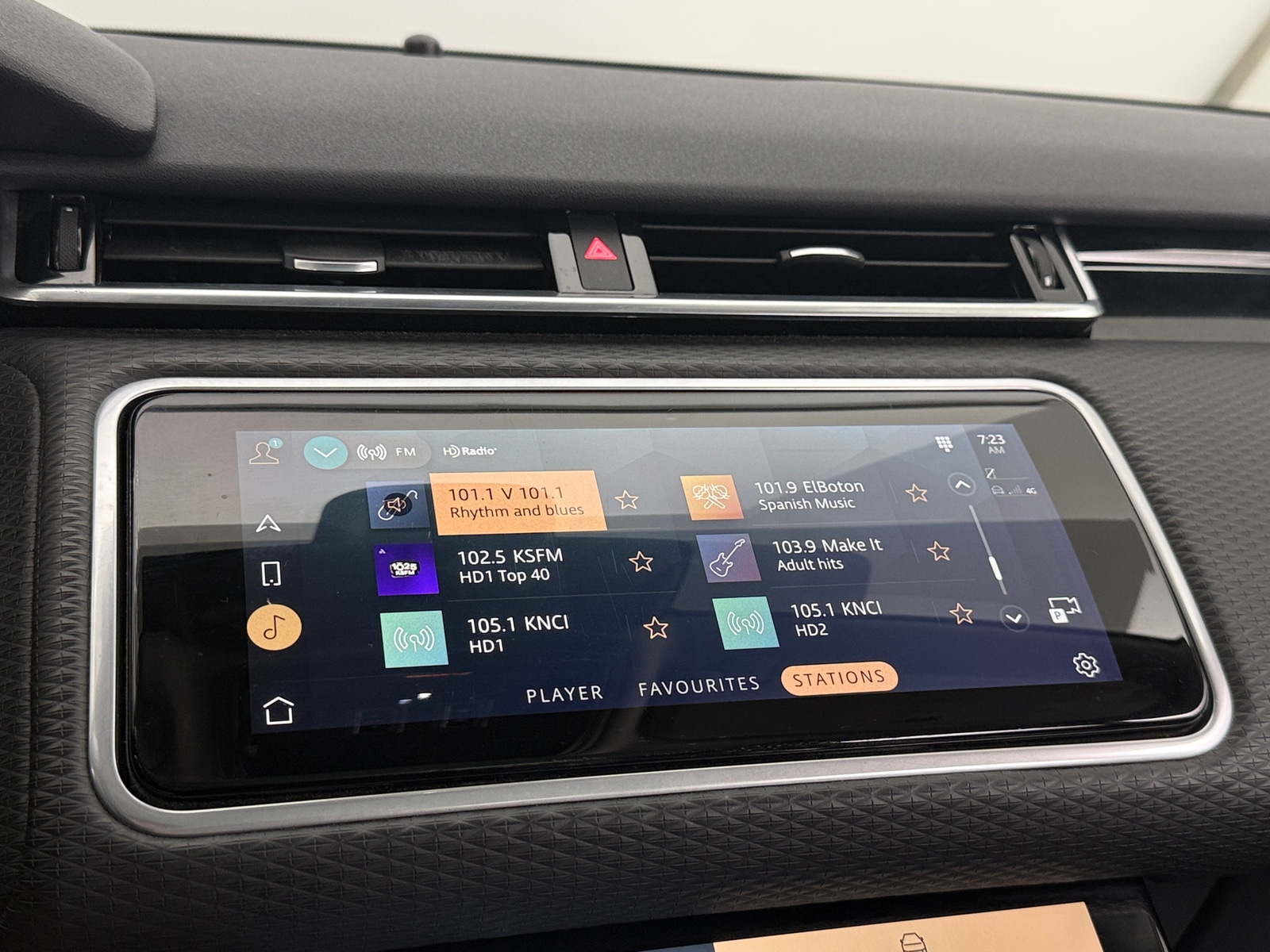 Thumbnail: 2021 Land Rover Range Rover Velar - 3