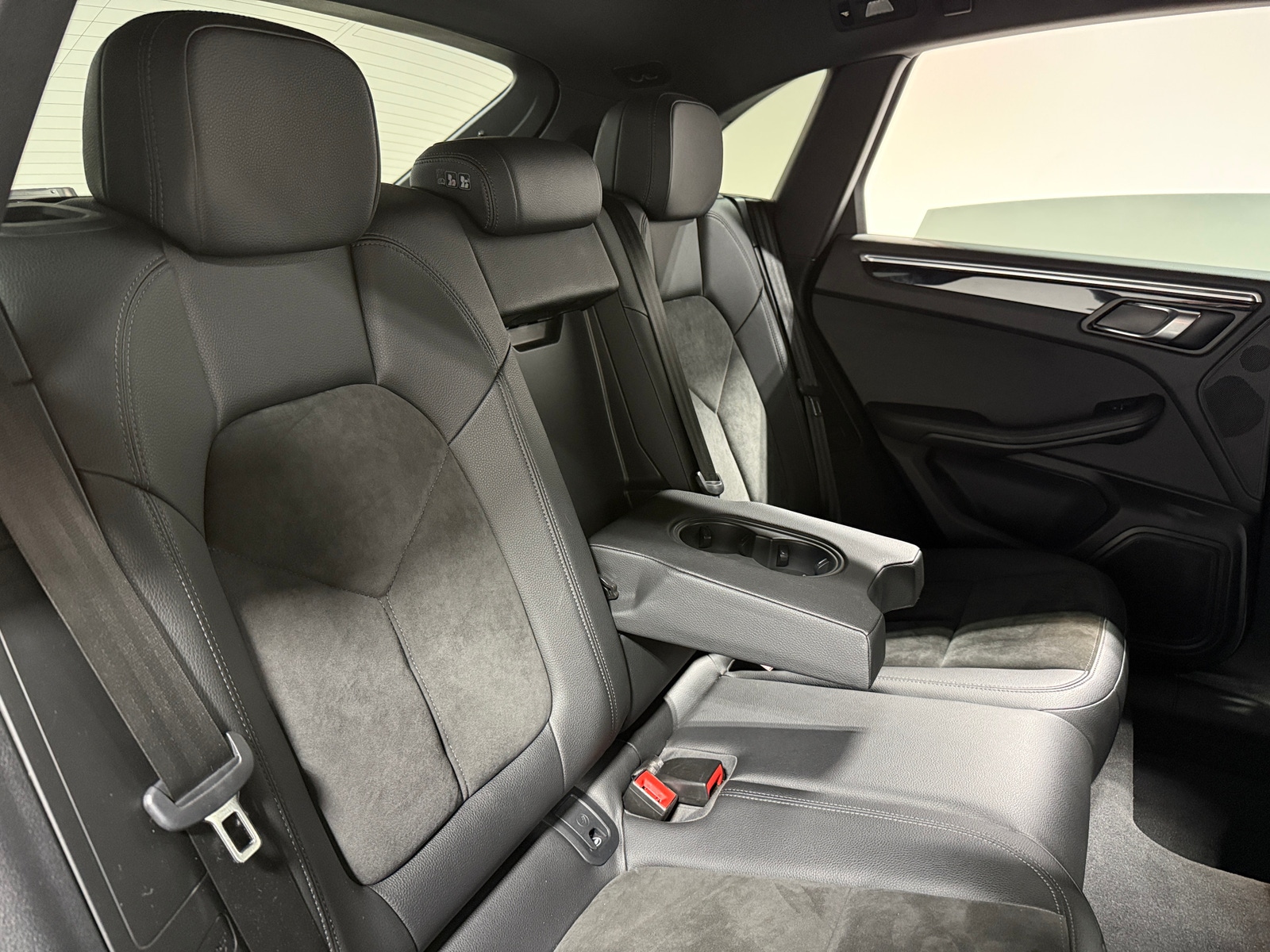 Thumbnail: 2020 Porsche Macan - 6