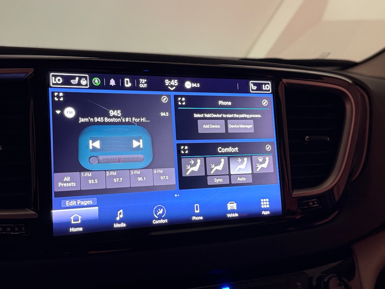 Thumbnail: 2024 Chrysler Pacifica - 3