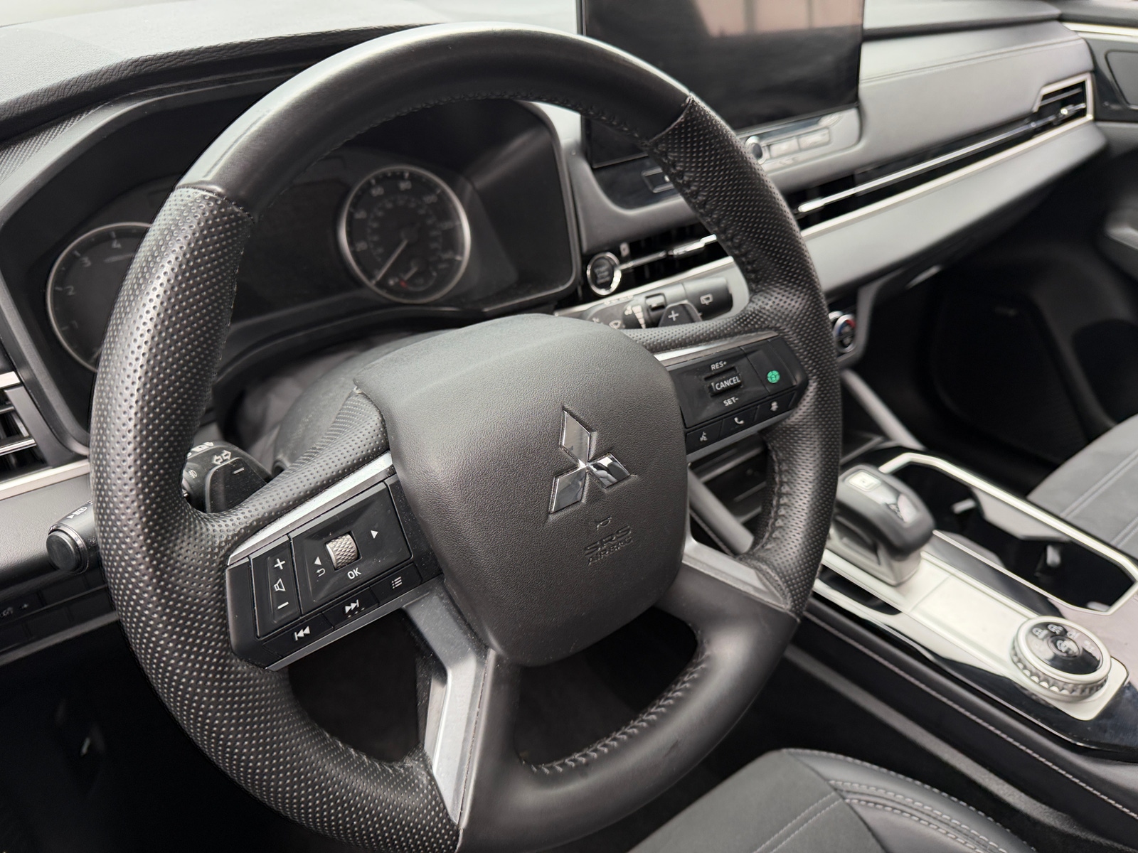Thumbnail: 2025 Mitsubishi Outlander - 4