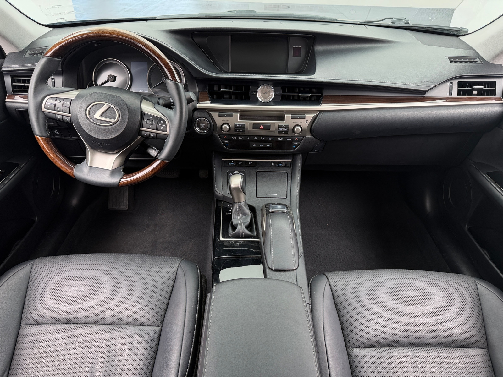 Thumbnail: 2016 Lexus ES - 2