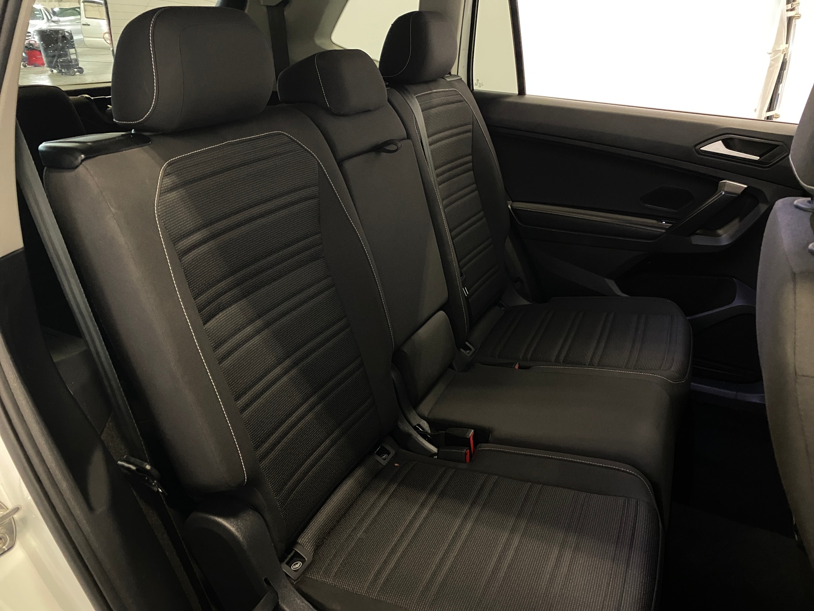 Thumbnail: 2023 Volkswagen Tiguan - 6