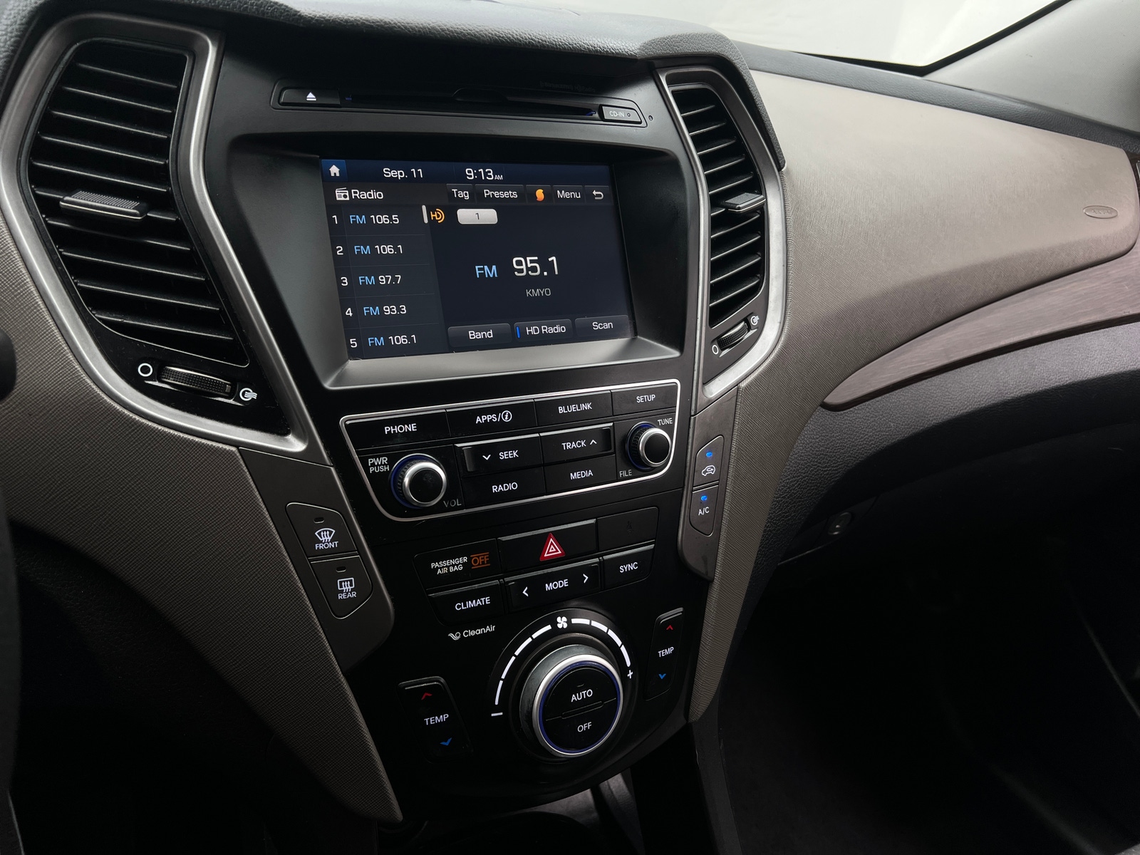 Thumbnail: 2017 Hyundai Santa Fe - 4