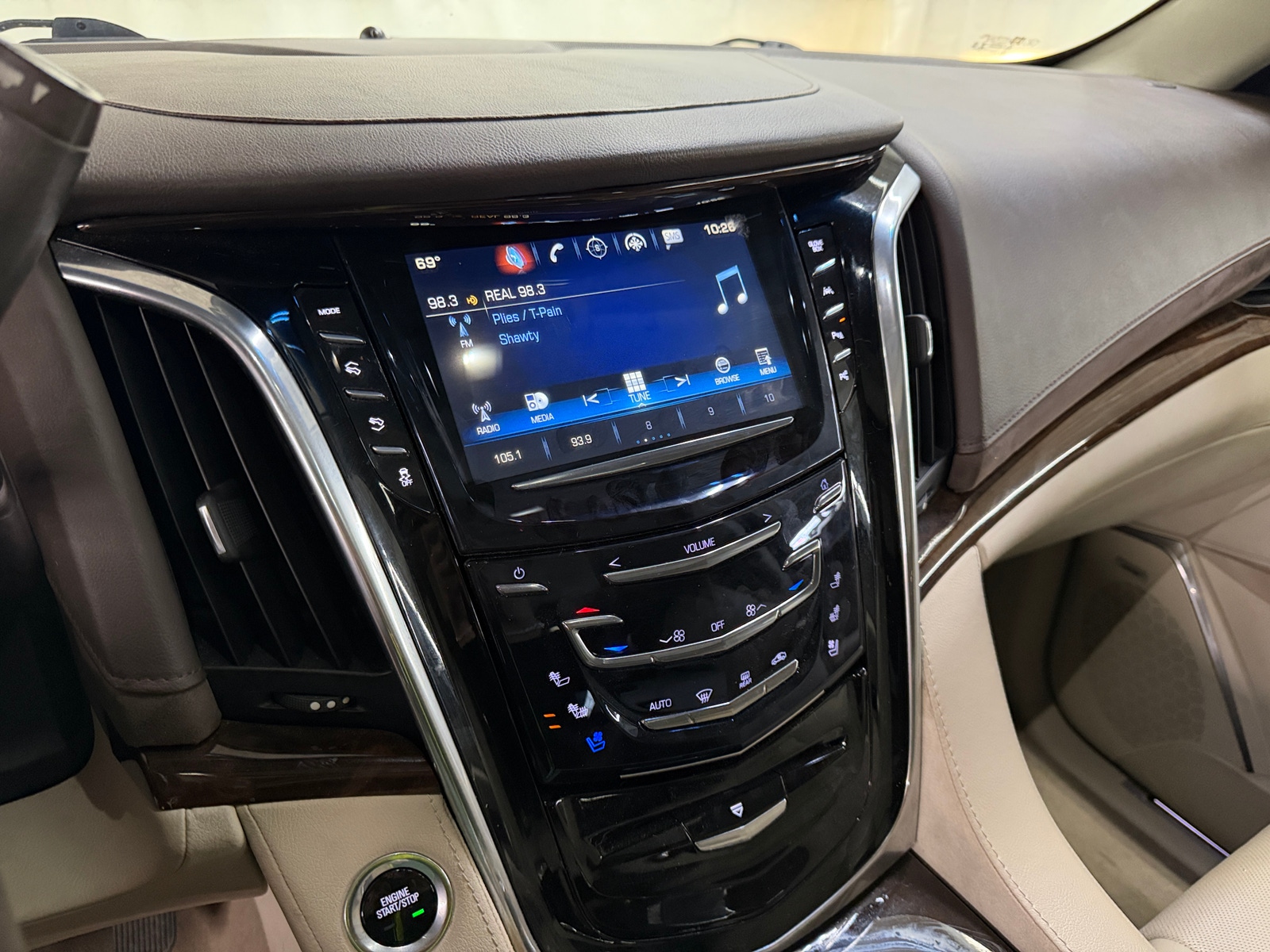 Thumbnail: 2017 Cadillac Escalade - 3