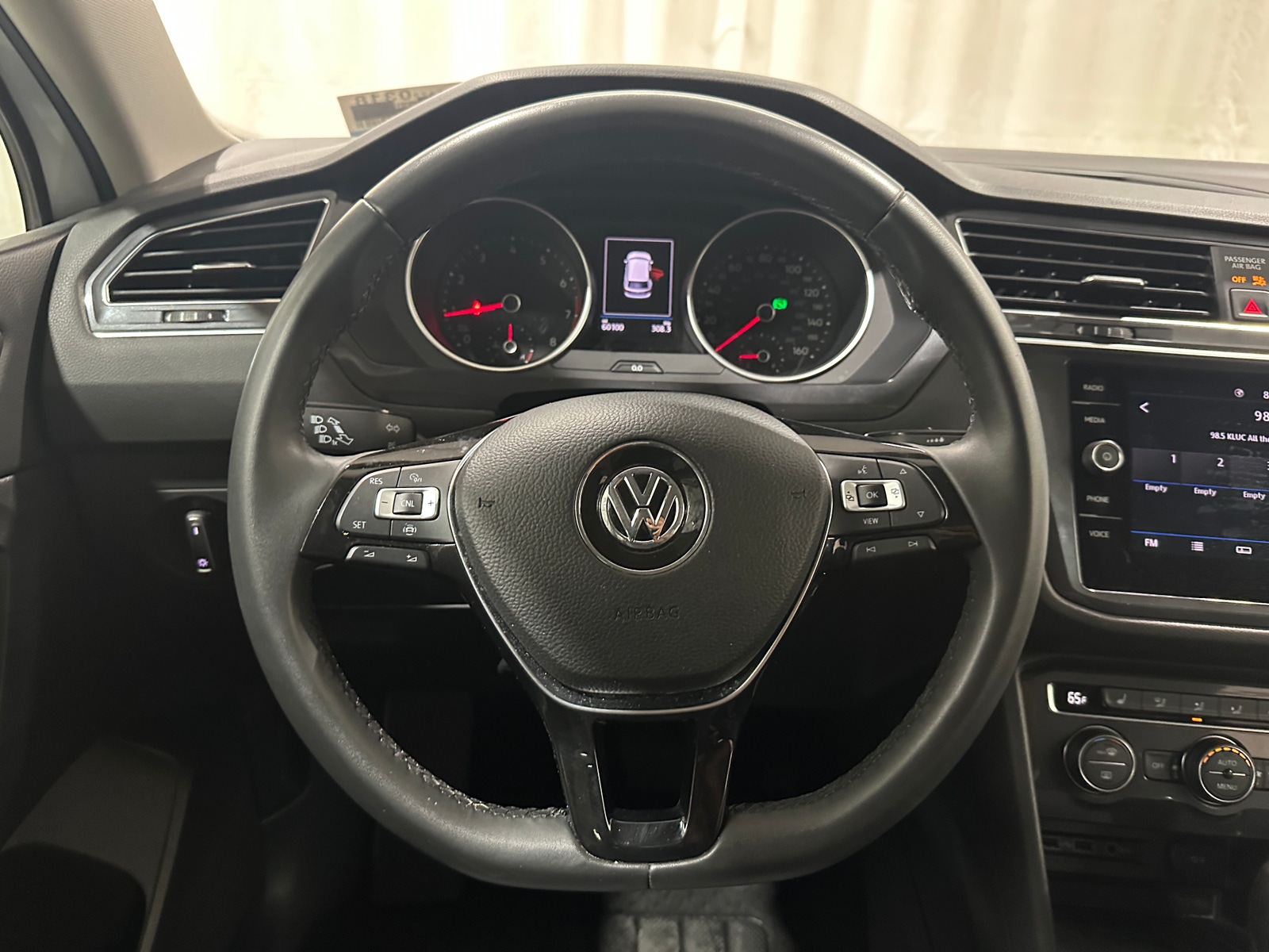 Thumbnail: 2020 Volkswagen Tiguan - 4