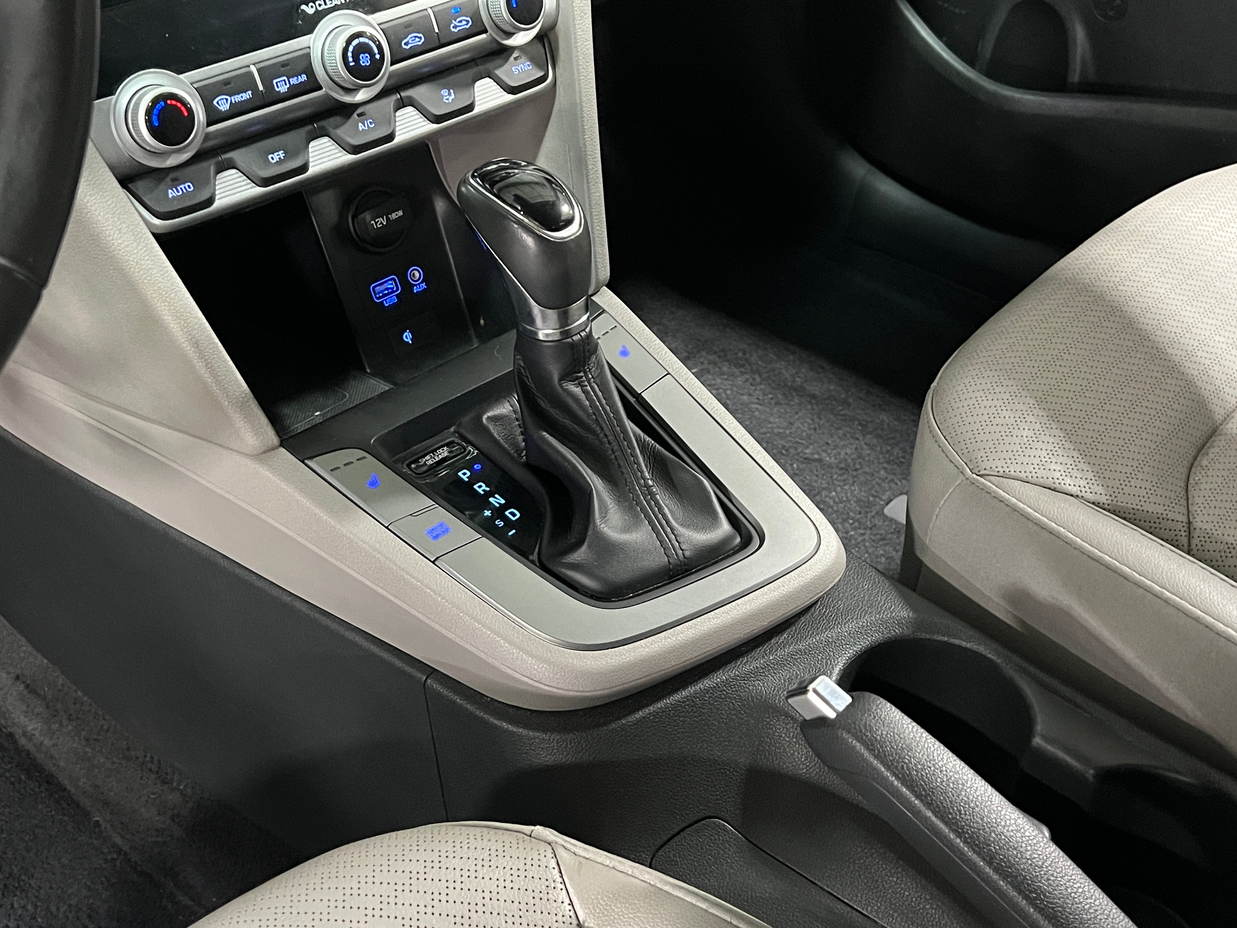 2020 Hyundai Elantra Limited - Photo 6