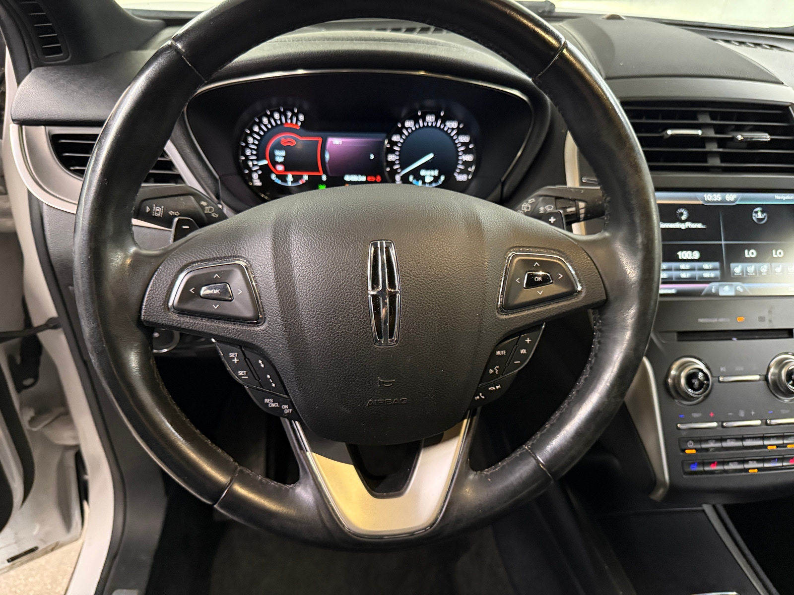 Thumbnail: 2015 Lincoln MKC - 4