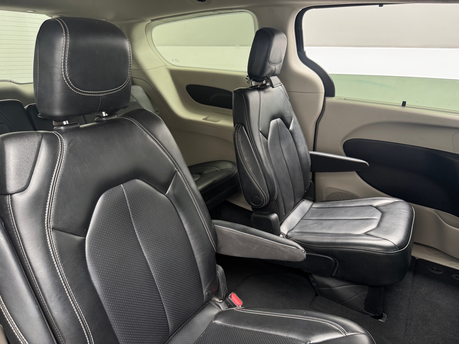 Thumbnail: 2023 Chrysler Pacifica - 5