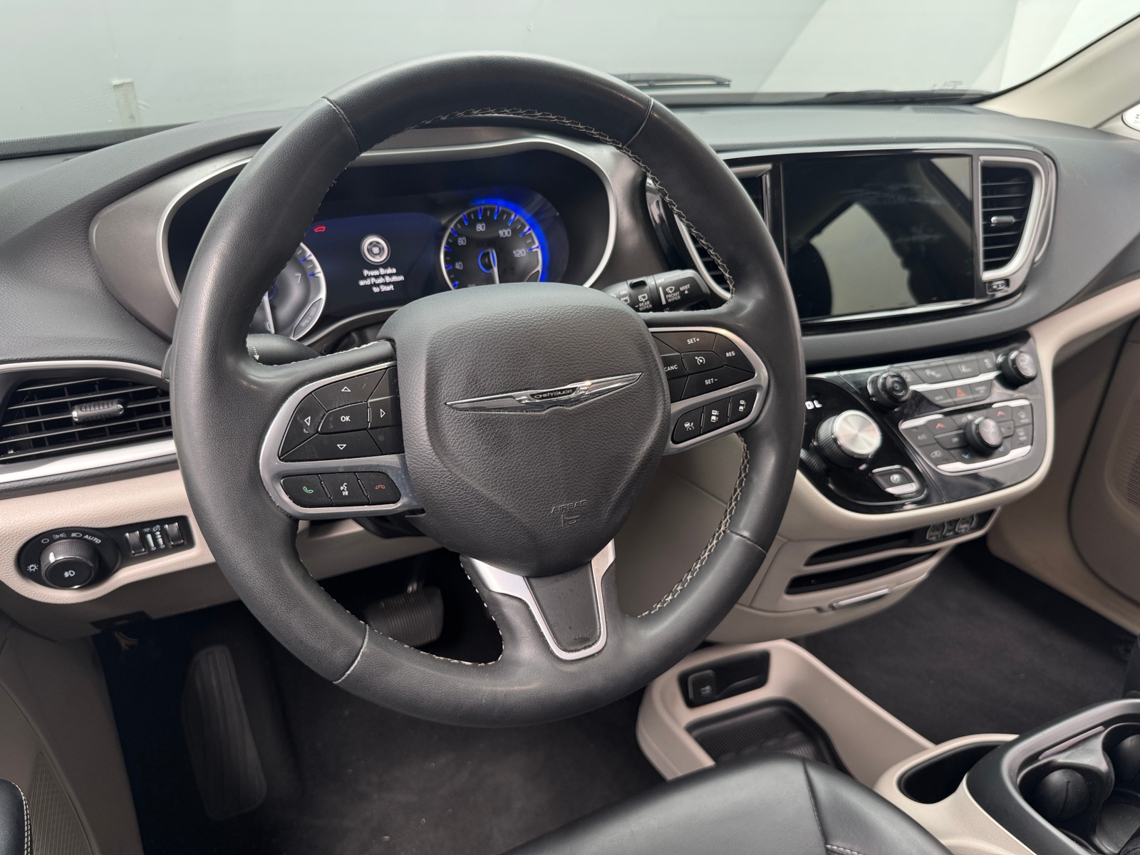 Thumbnail: 2023 Chrysler Pacifica - 4